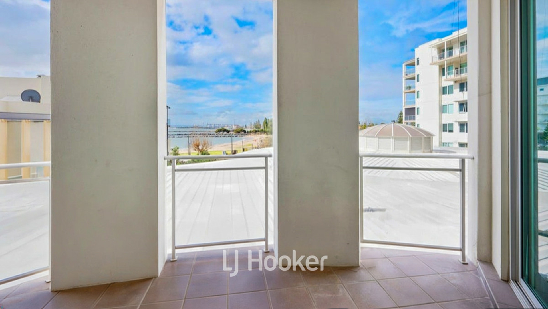 19/11-19 Casuarina Drive — photo 12 of 18