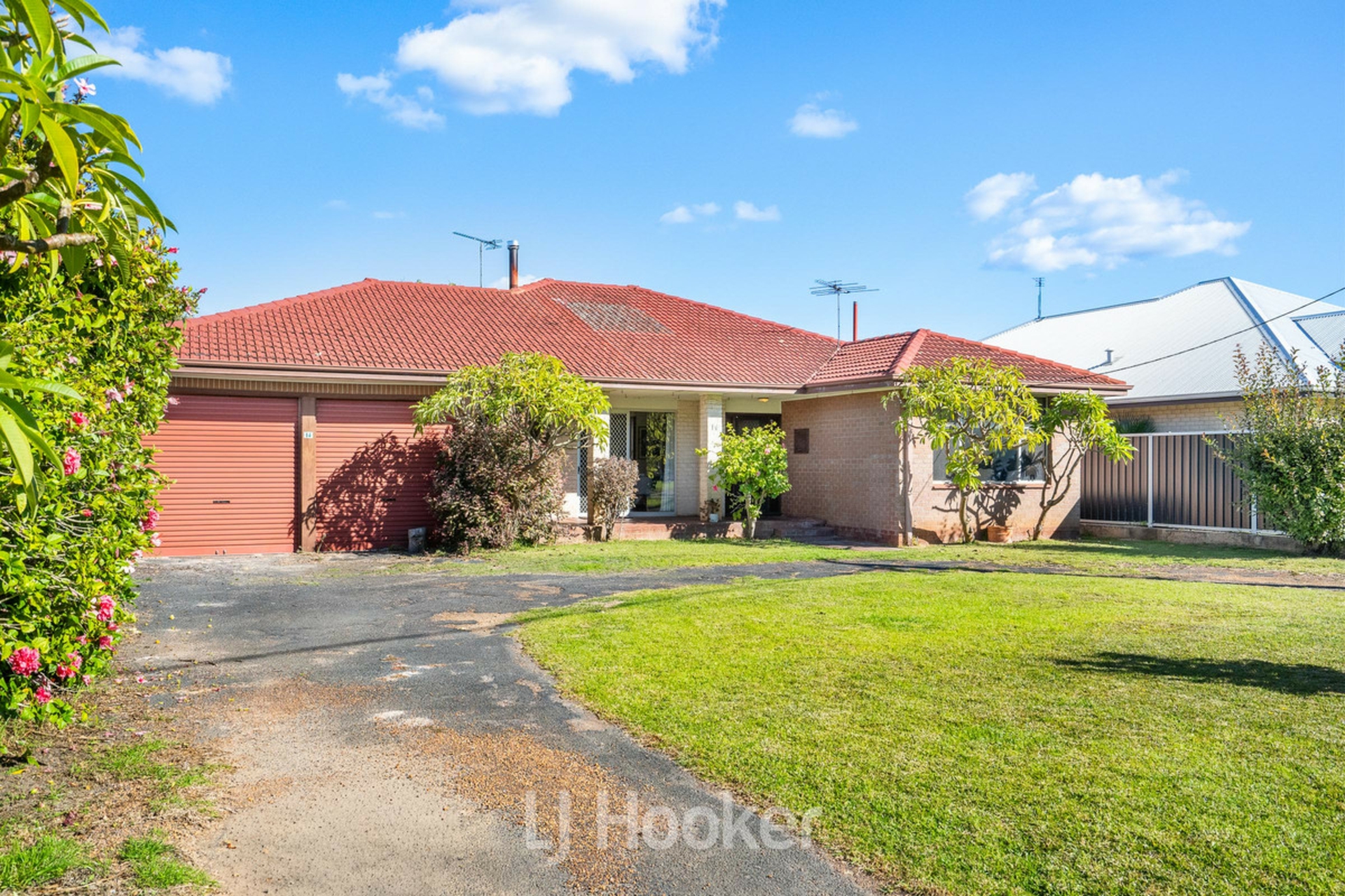 14 Jensen Way — photo 2 of 24