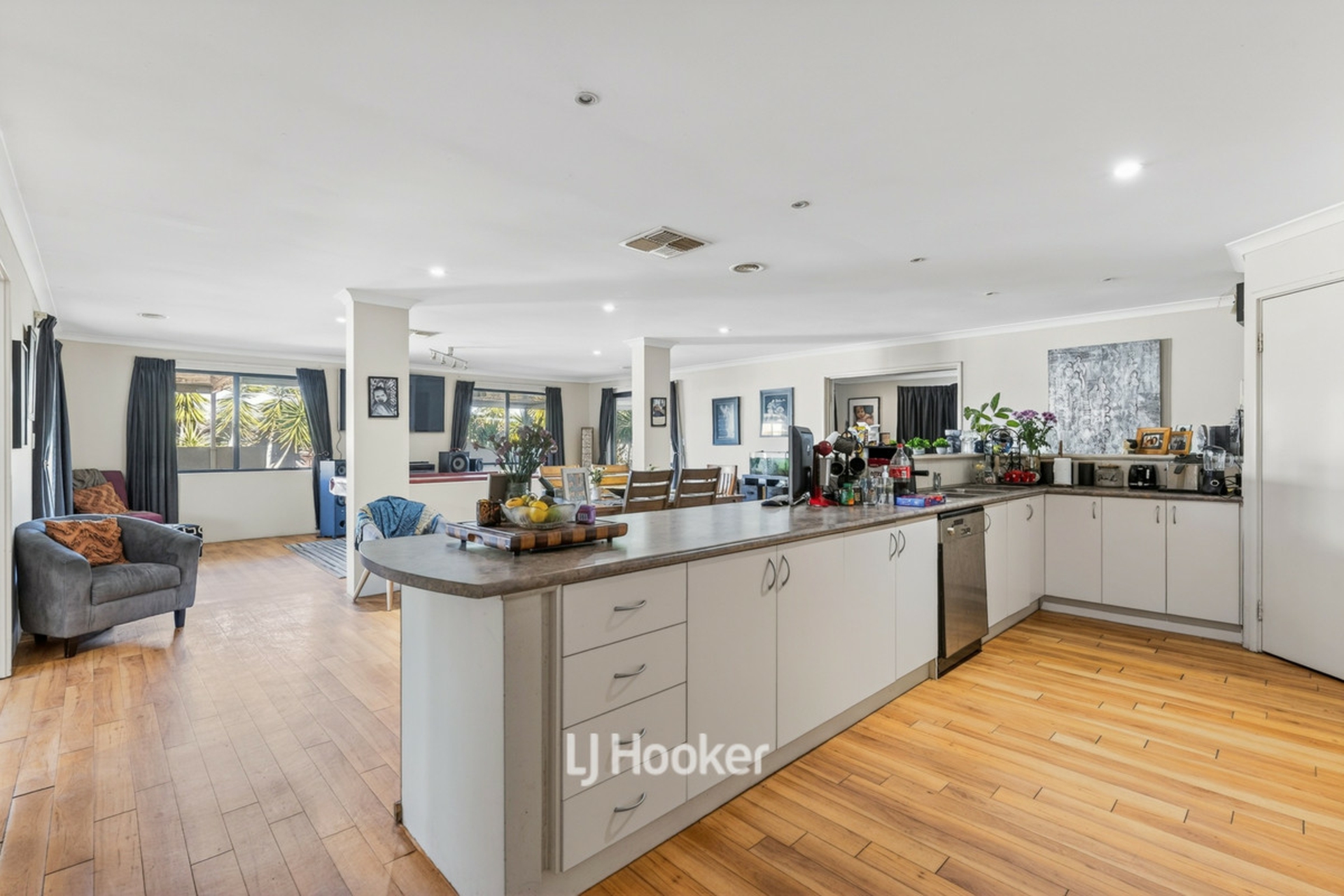 90 Macquarie Drive — photo 7 of 30