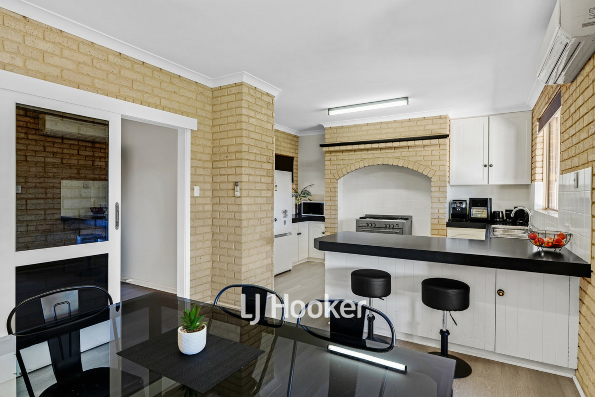 202 Booth Street — photo 3 of 27
