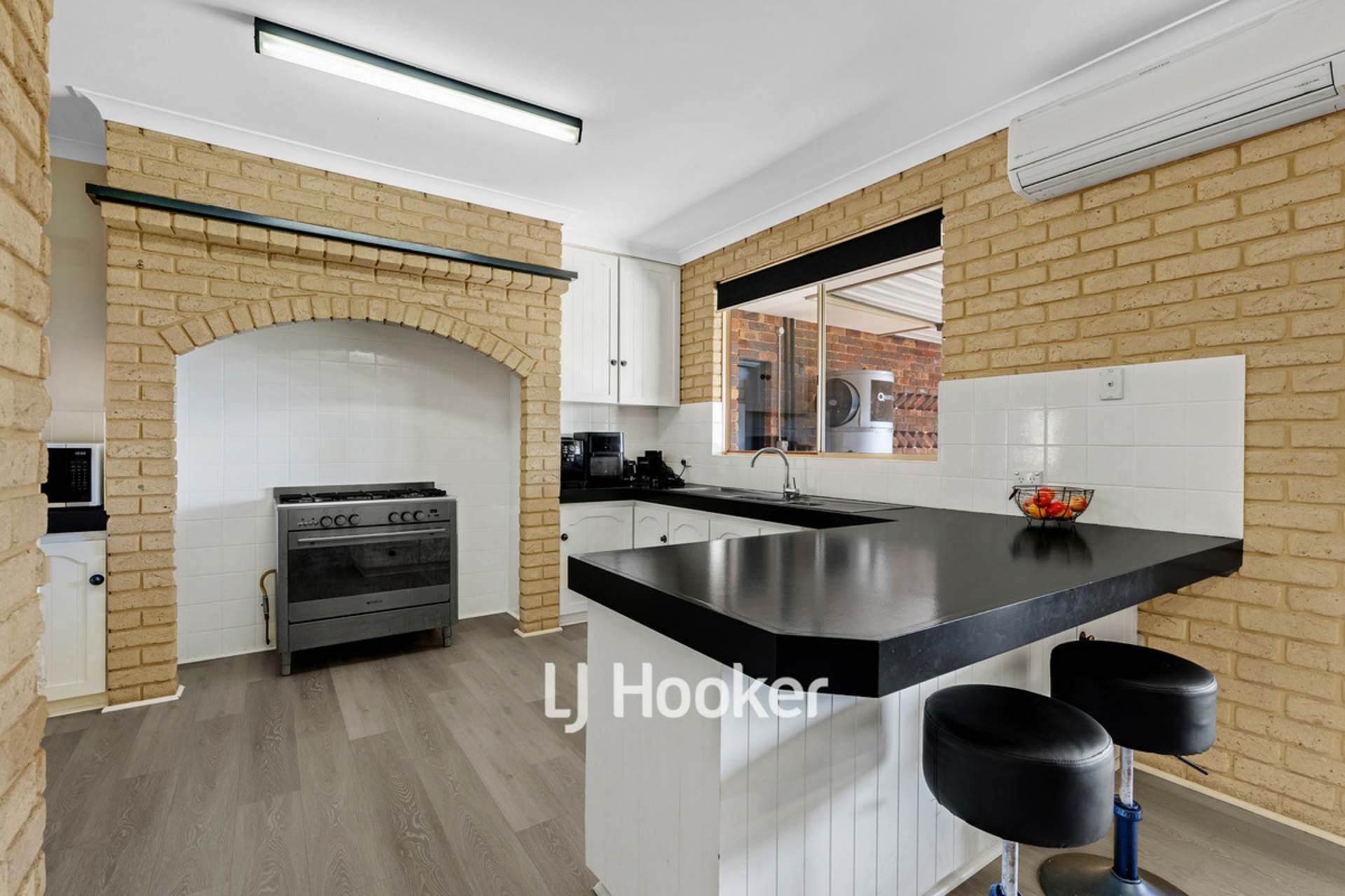 202 Booth Street — photo 4 of 27