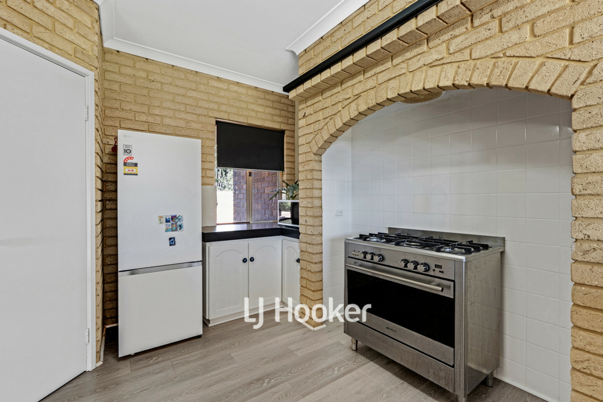 202 Booth Street — photo 6 of 27