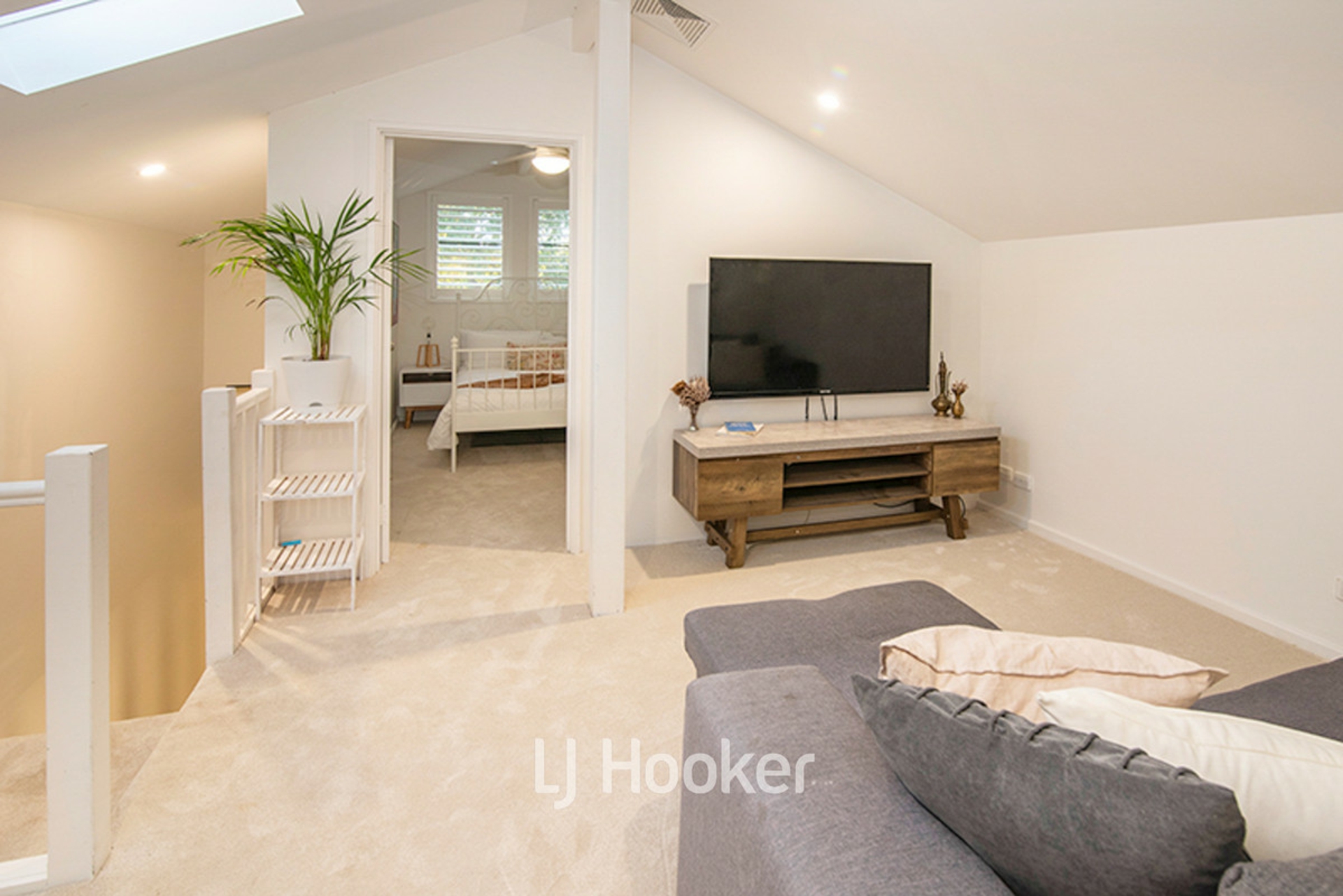 32 The Enclave — photo 18 of 25