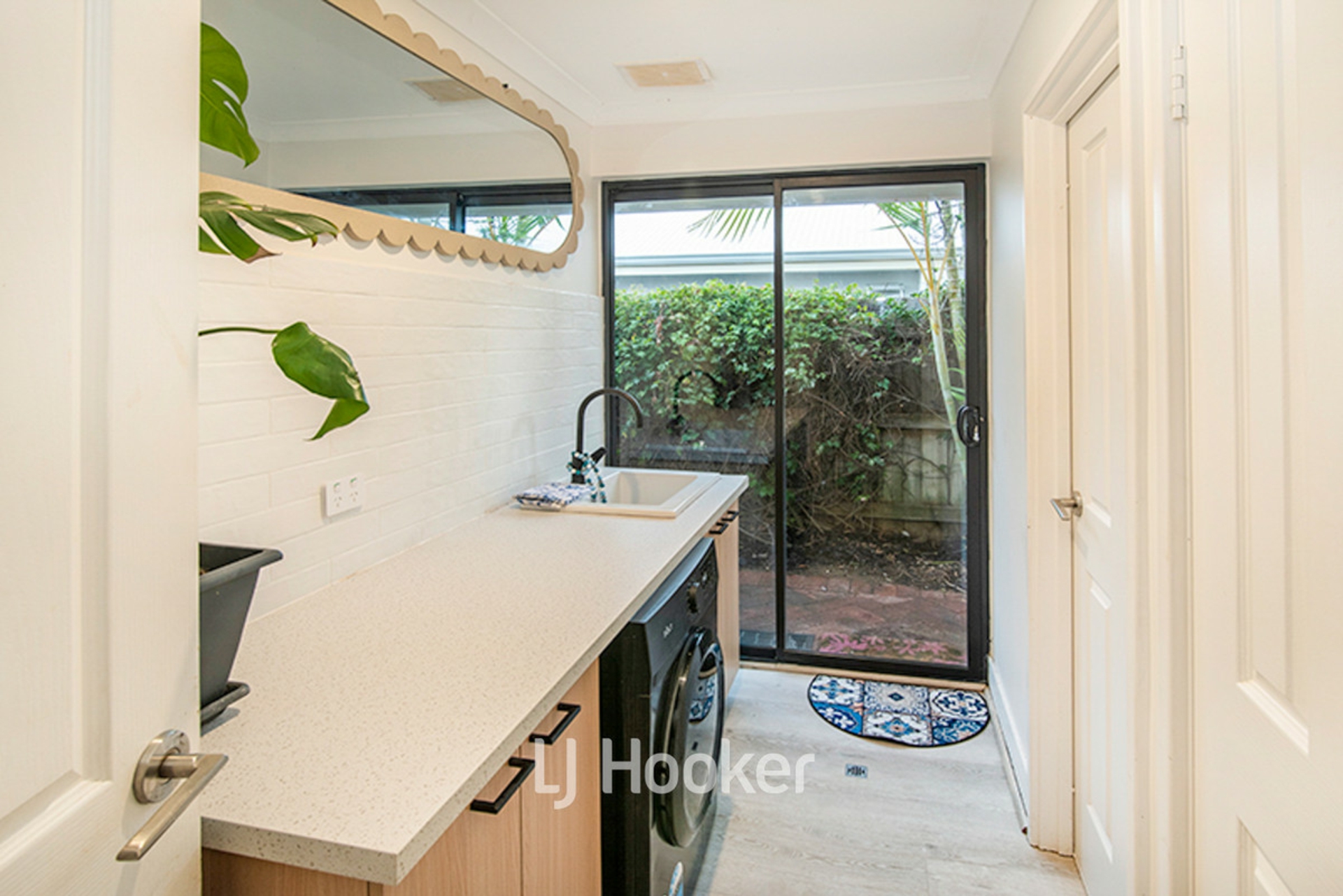 32 The Enclave — photo 22 of 25