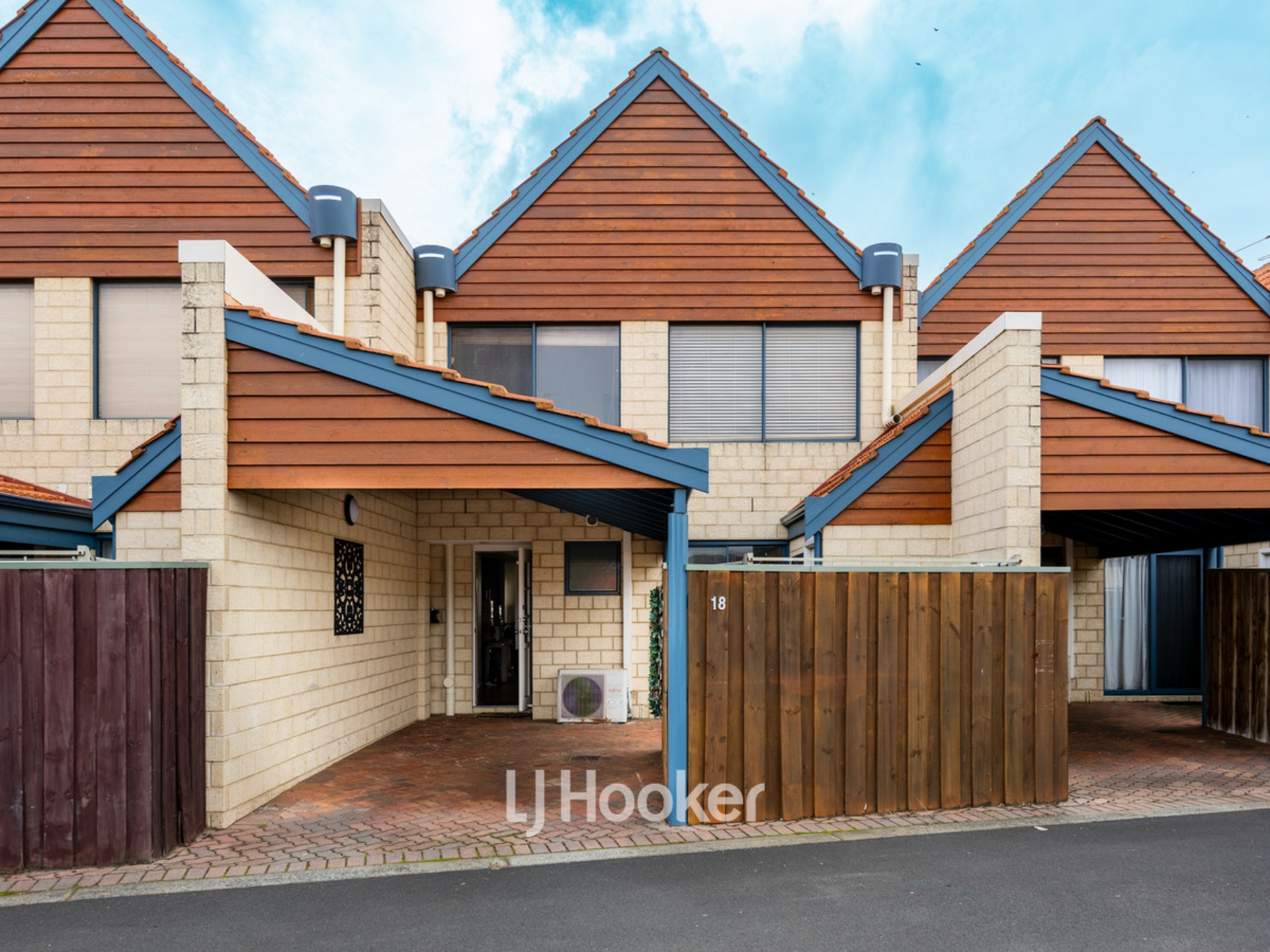 18/19-27 Spinnaker Boulevard — photo 13 of 15