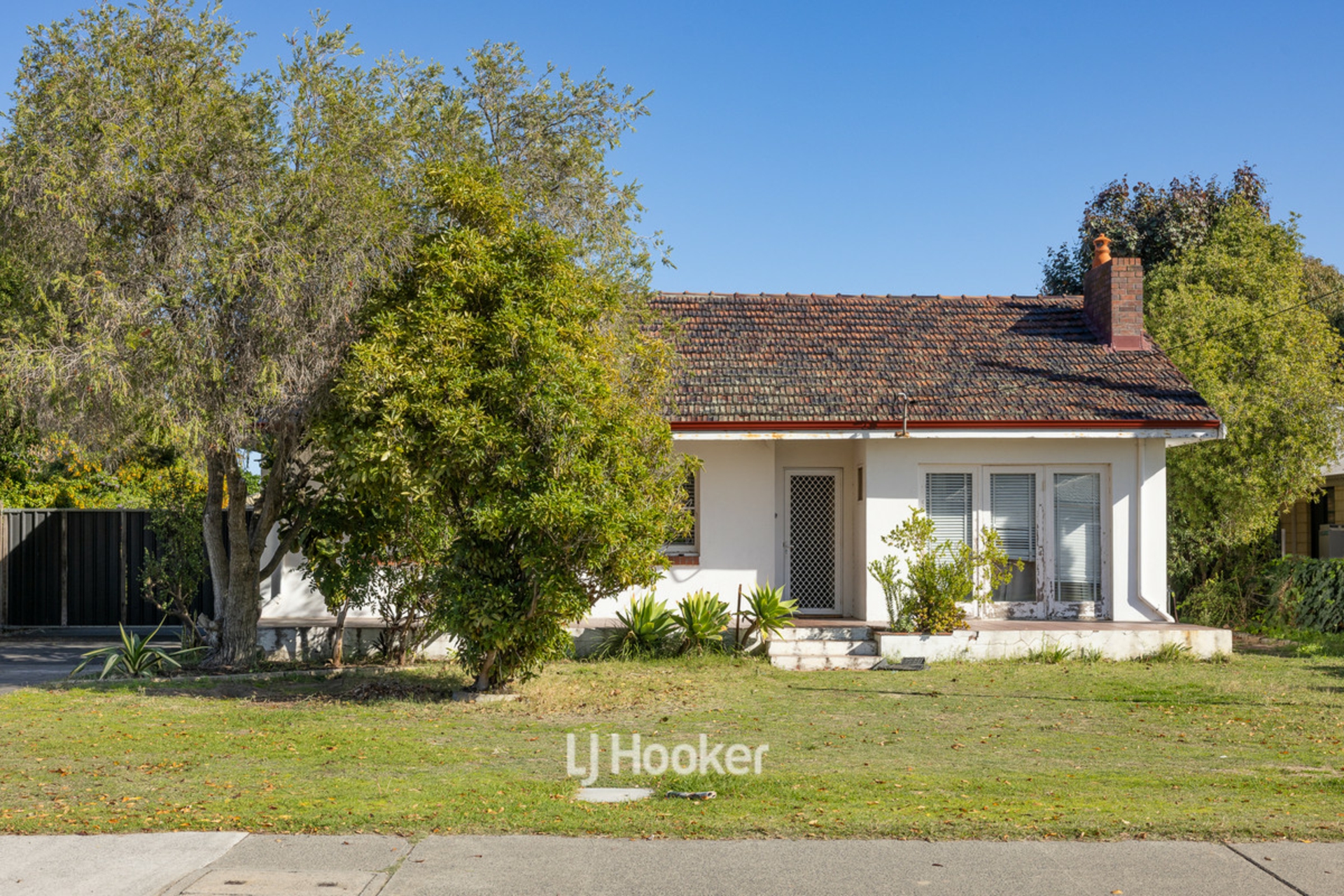 14 Albert Road — photo 3 of 21