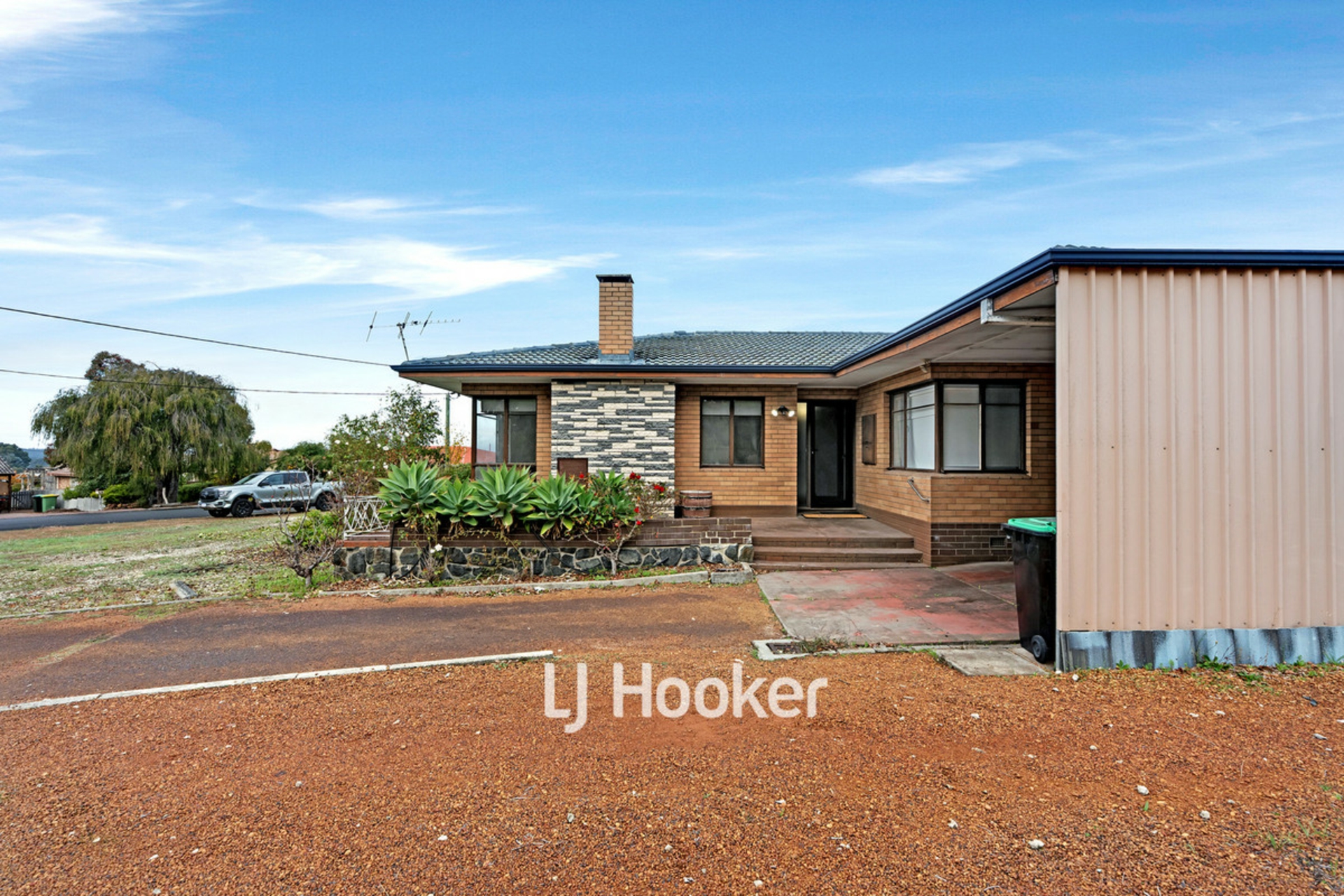 63 Swanstone Street — photo 4 of 29