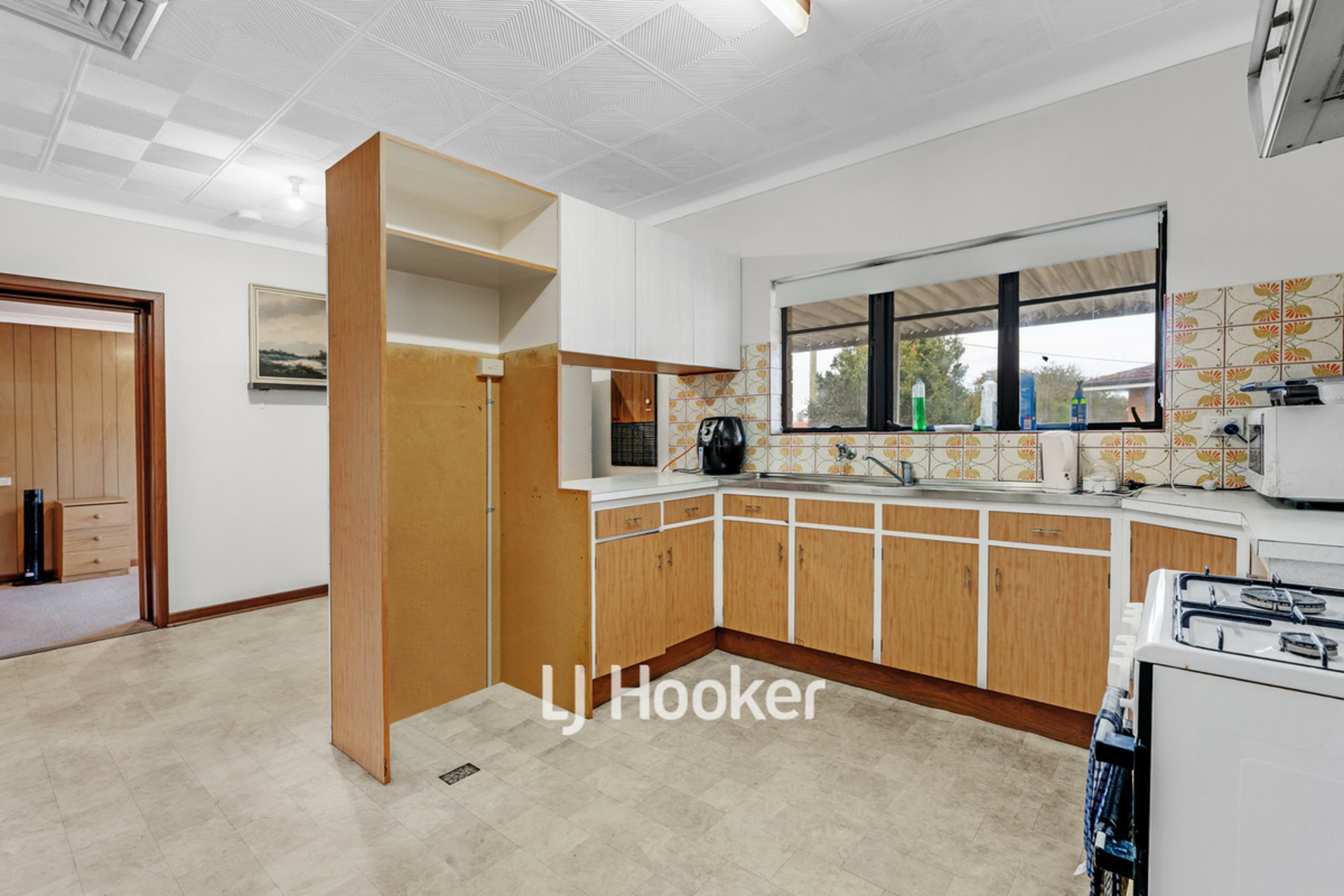 63 Swanstone Street — photo 7 of 29