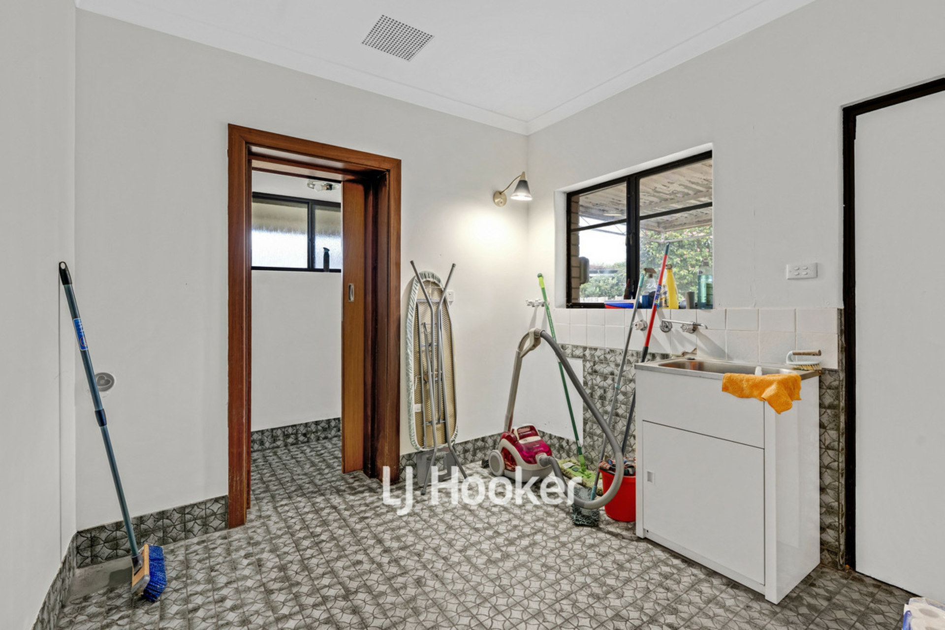 63 Swanstone Street — photo 17 of 29