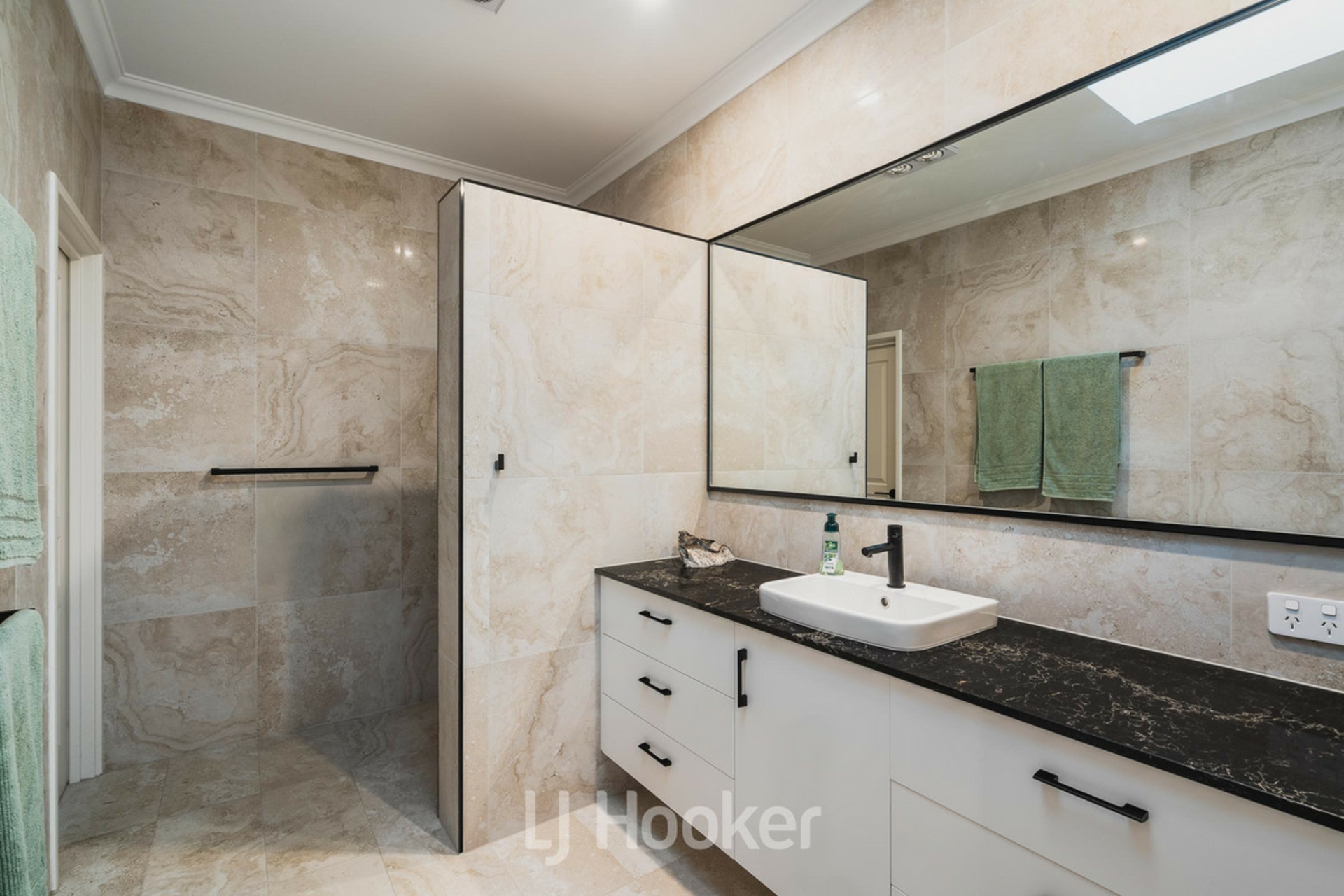 4 The Enclave — photo 15 of 27