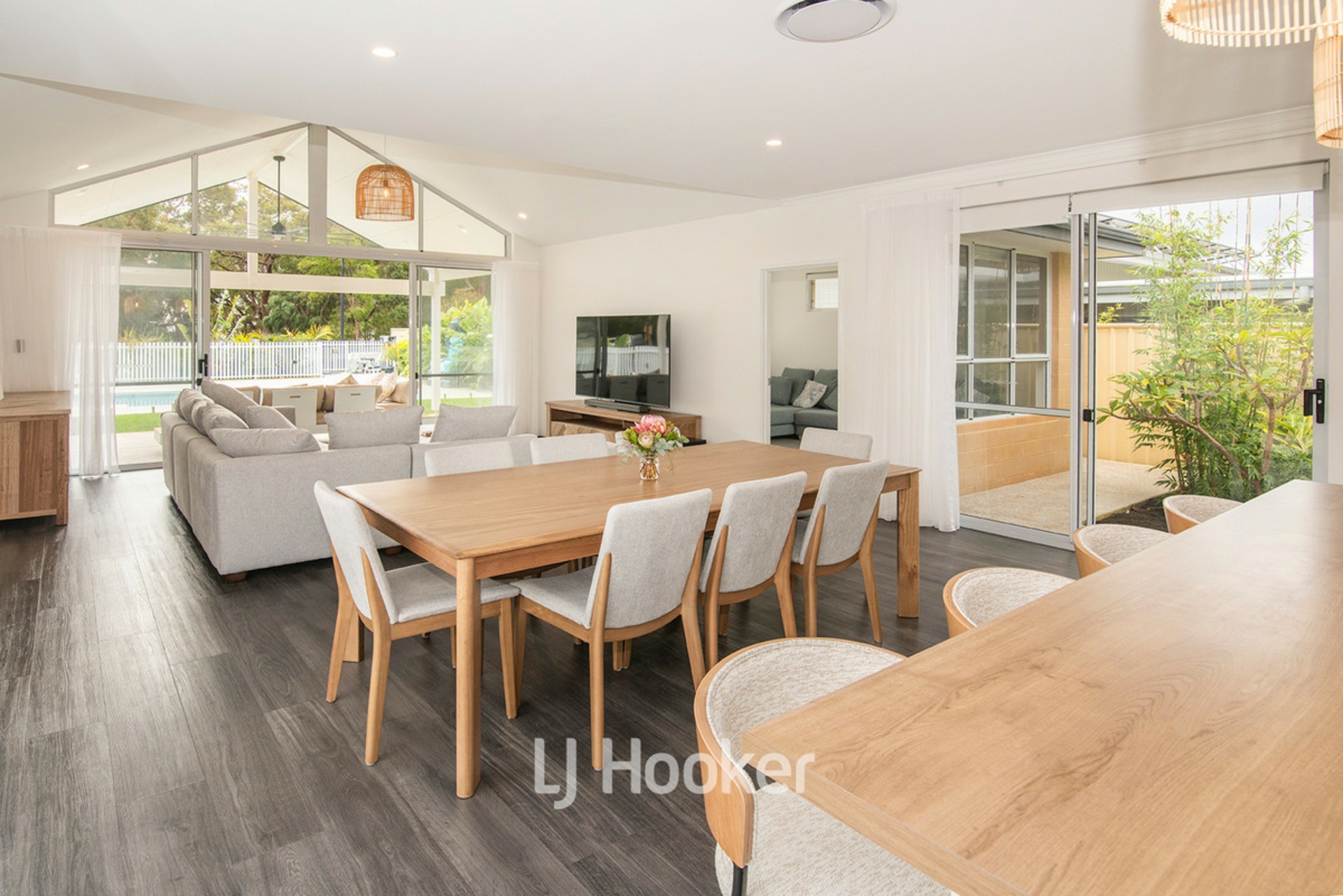 39 Alwoodley Tce — photo 6 of 25