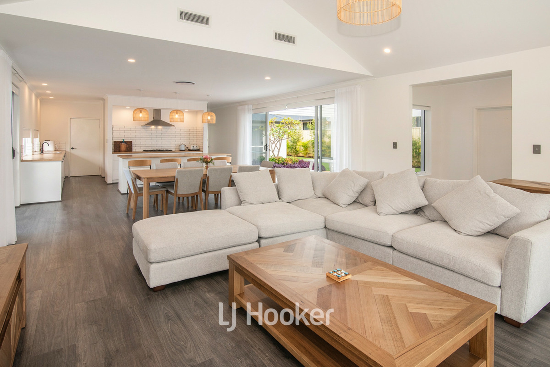 39 Alwoodley Tce — photo 8 of 25