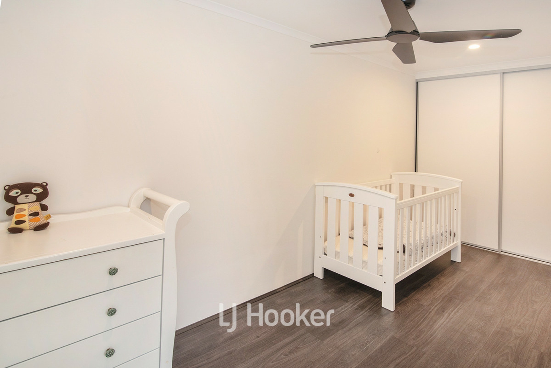 39 Alwoodley Tce — photo 15 of 25