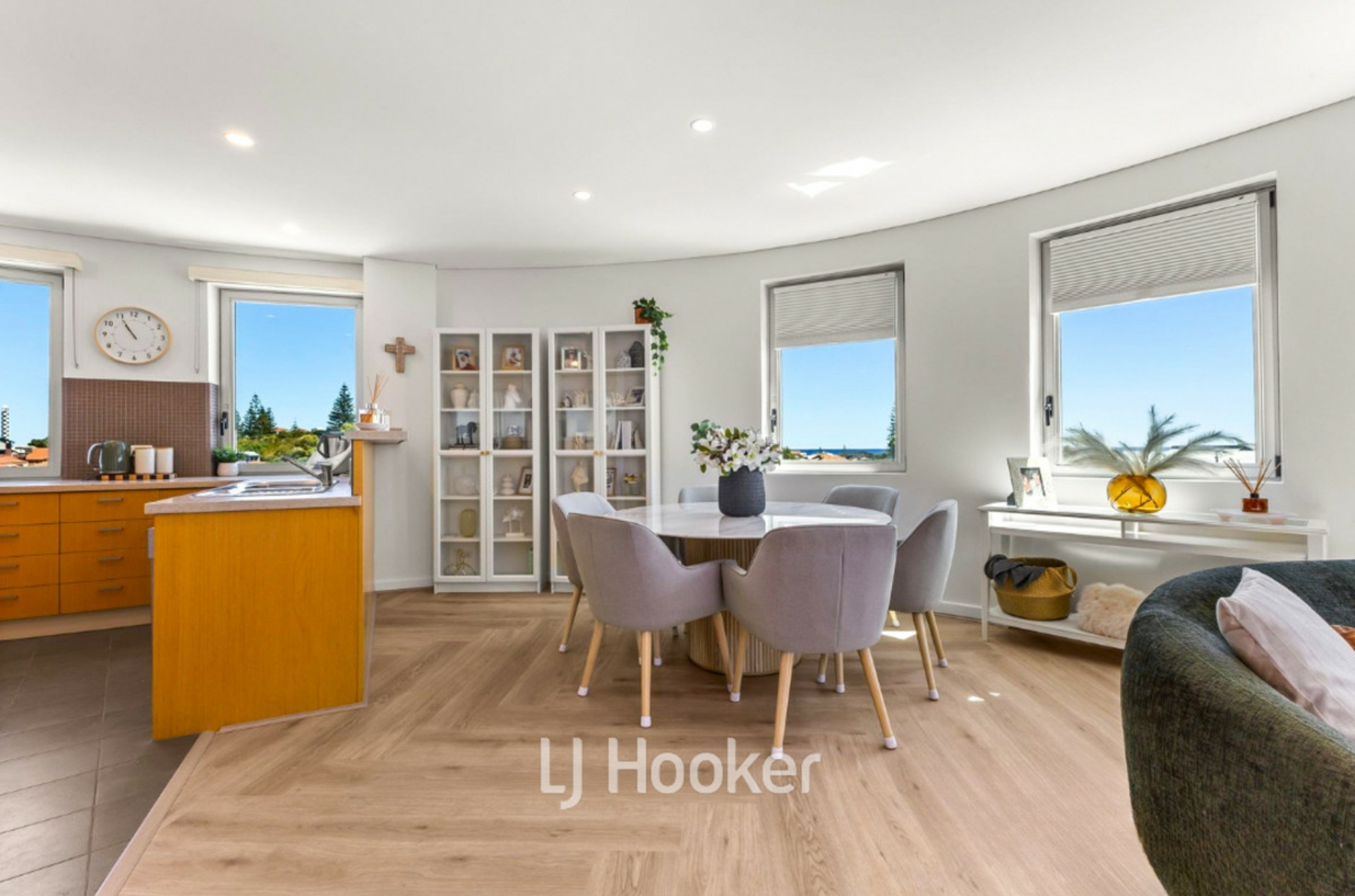 28/11 Casuarina Drive — photo 4 of 21