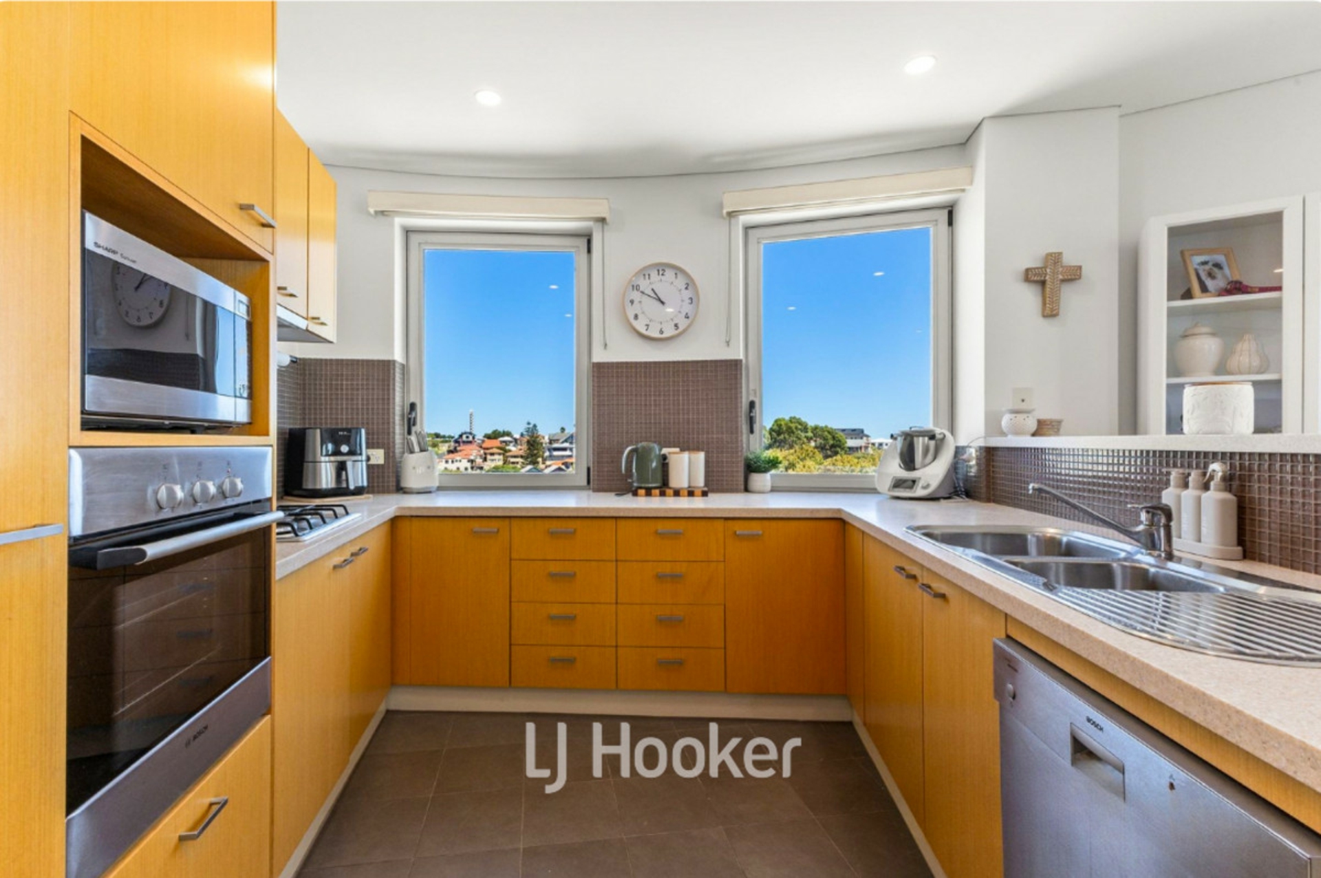 28/11 Casuarina Drive — photo 7 of 21
