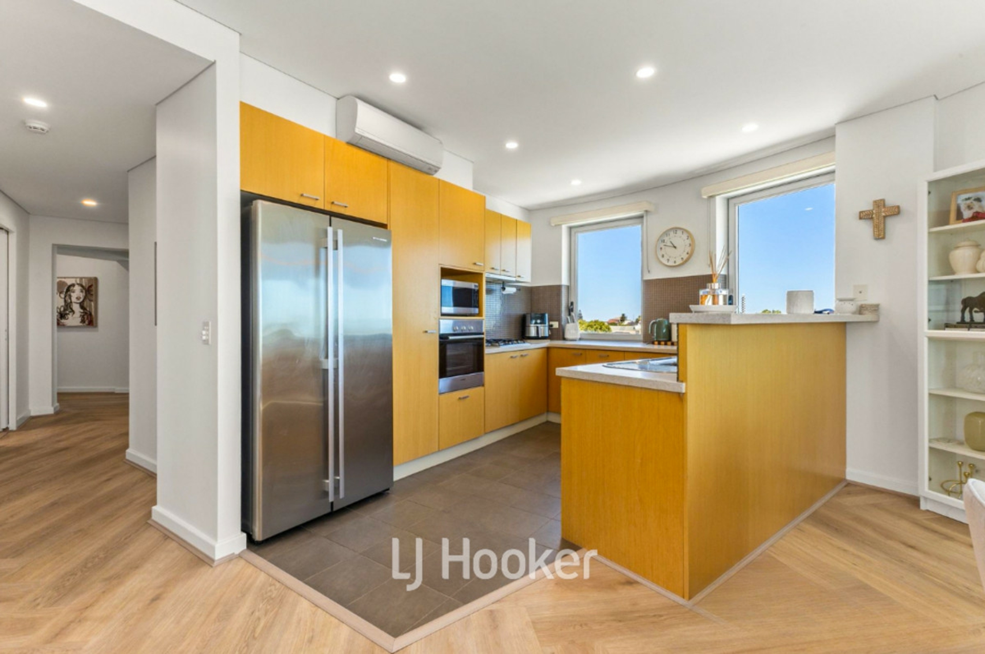 28/11 Casuarina Drive — photo 8 of 21