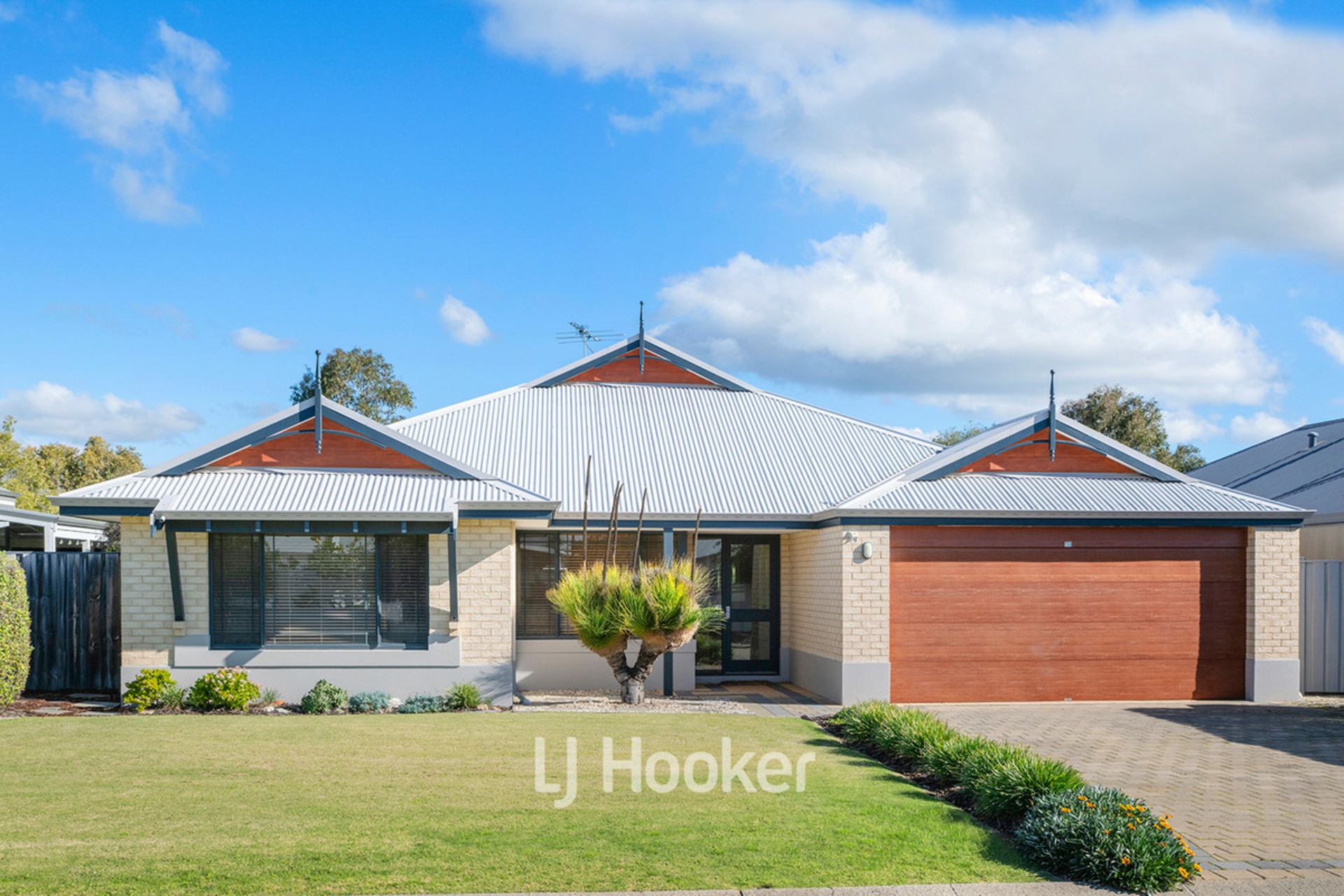 20 Troon Loop — photo from LJ Hooker Property South West WA