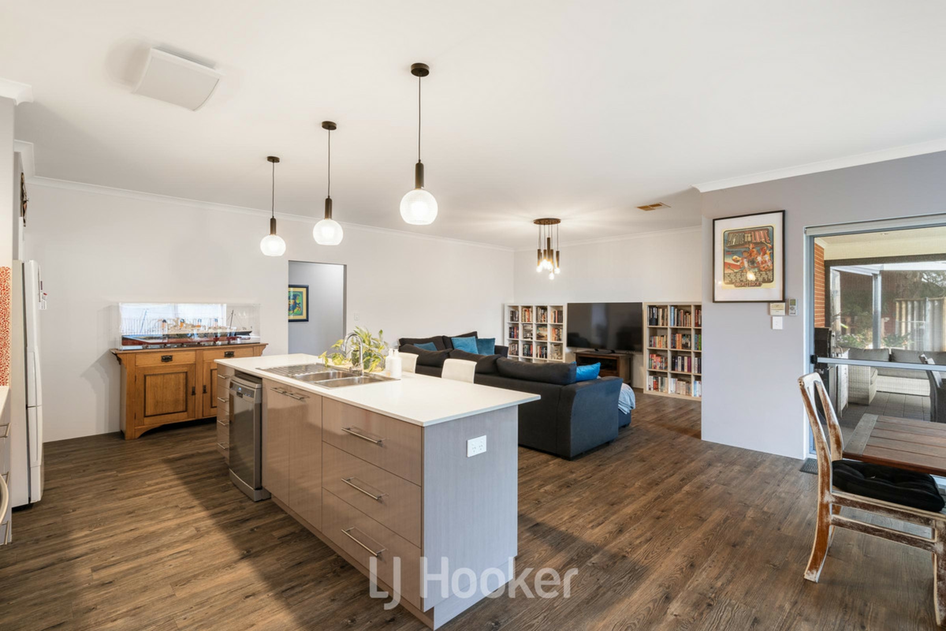 8 Orlando Boulevard — photo 4 of 26