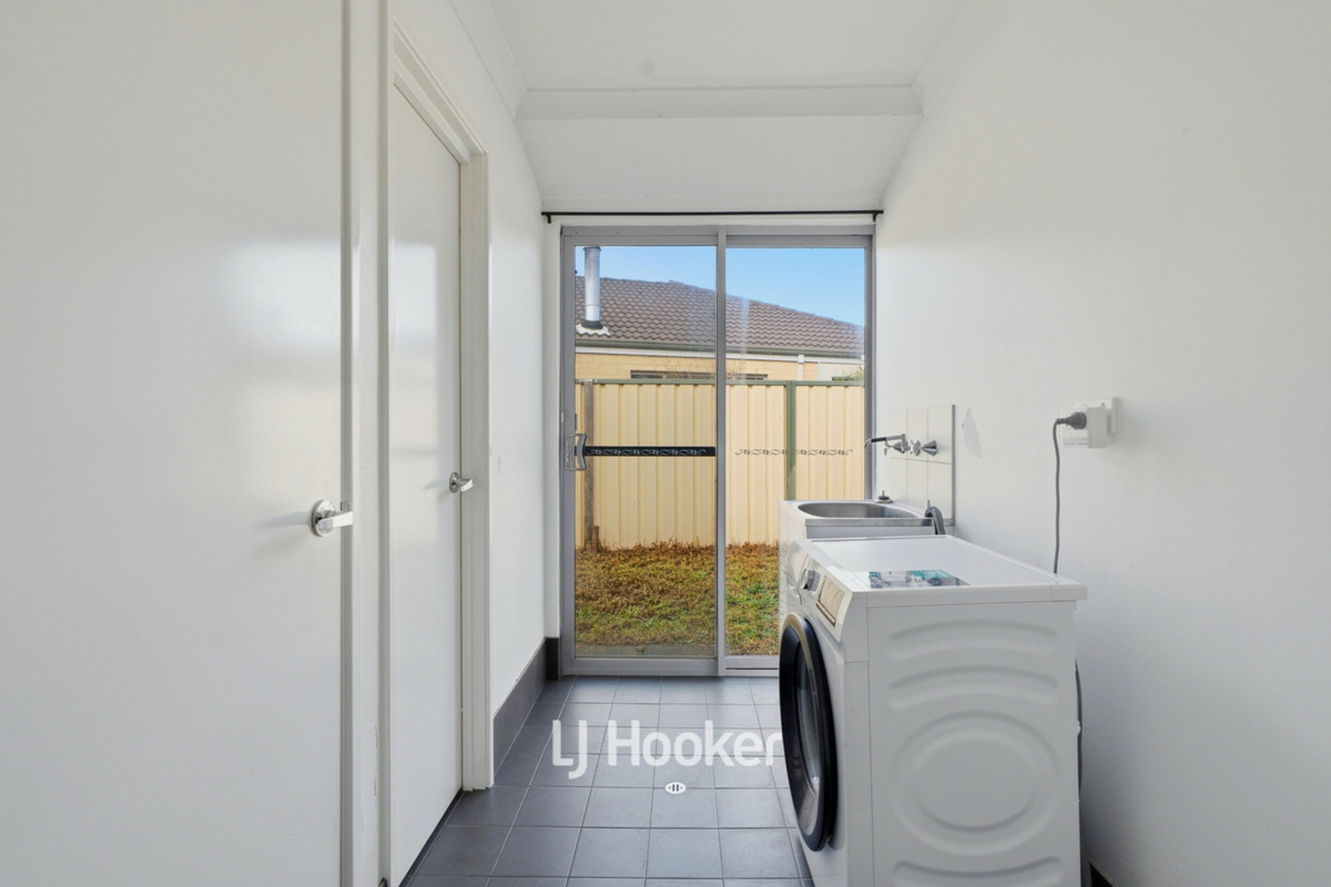 14 Tweed Street — photo 12 of 20