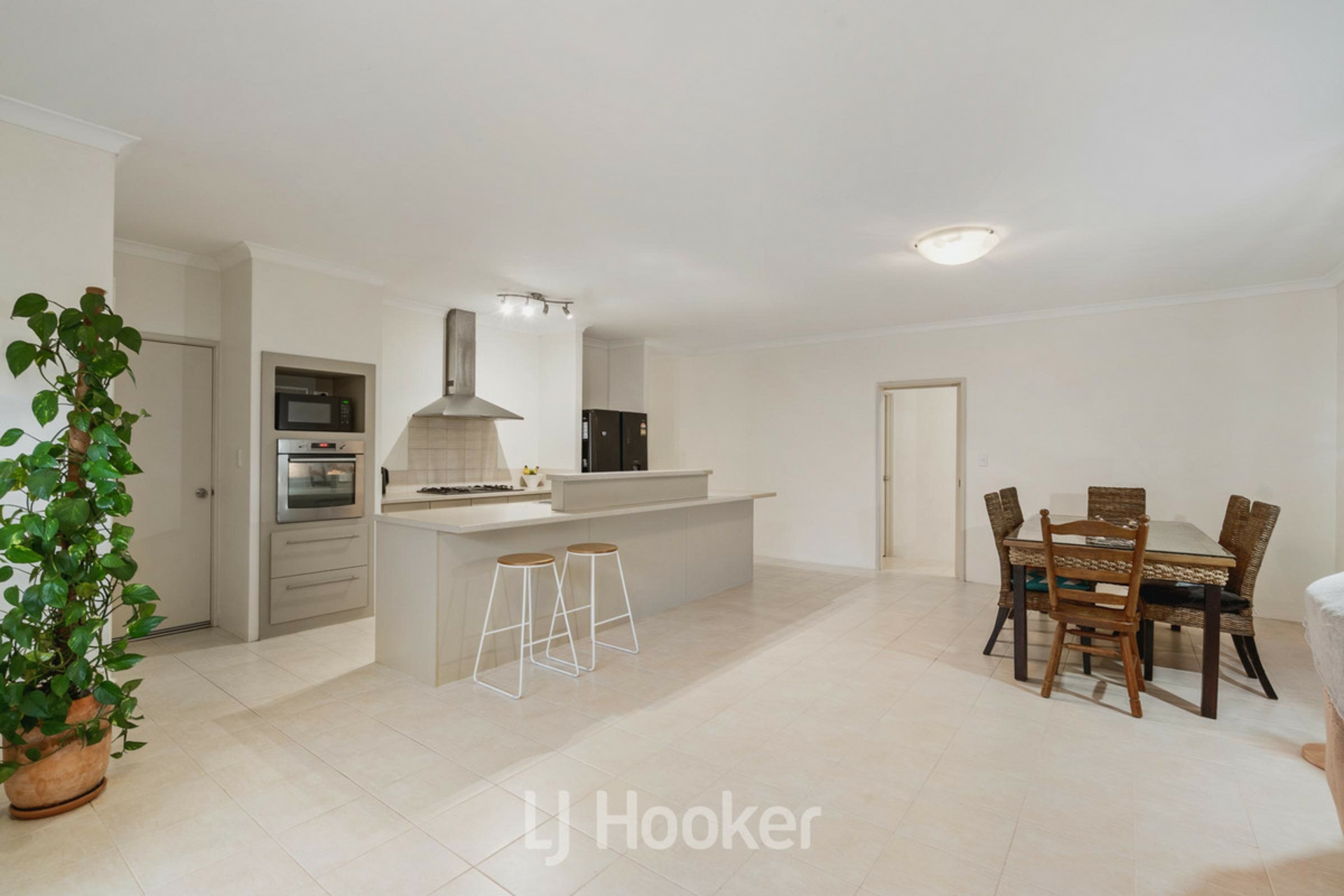 10 Prestwick Road — photo 8 of 25