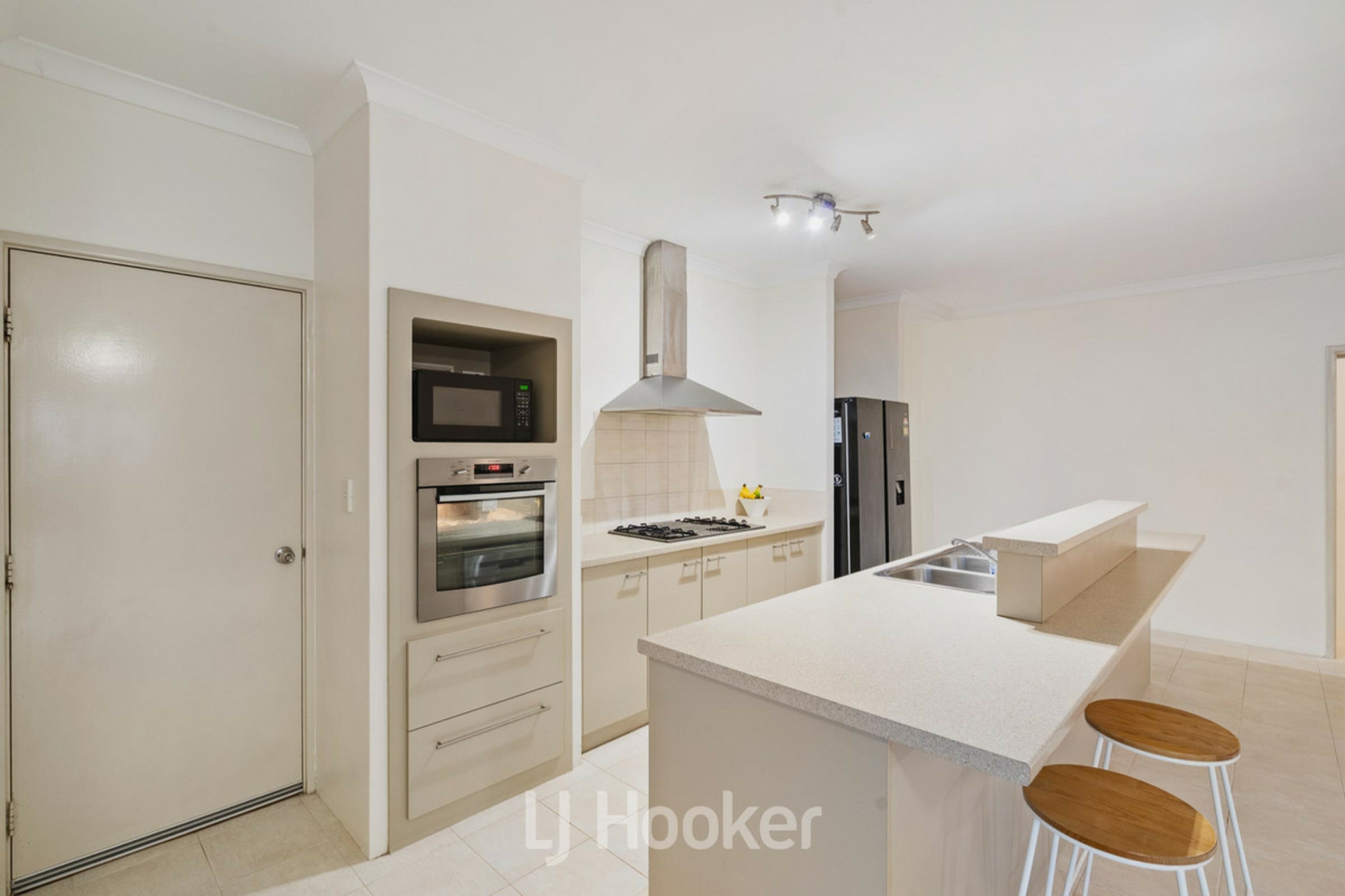 10 Prestwick Road — photo 9 of 25