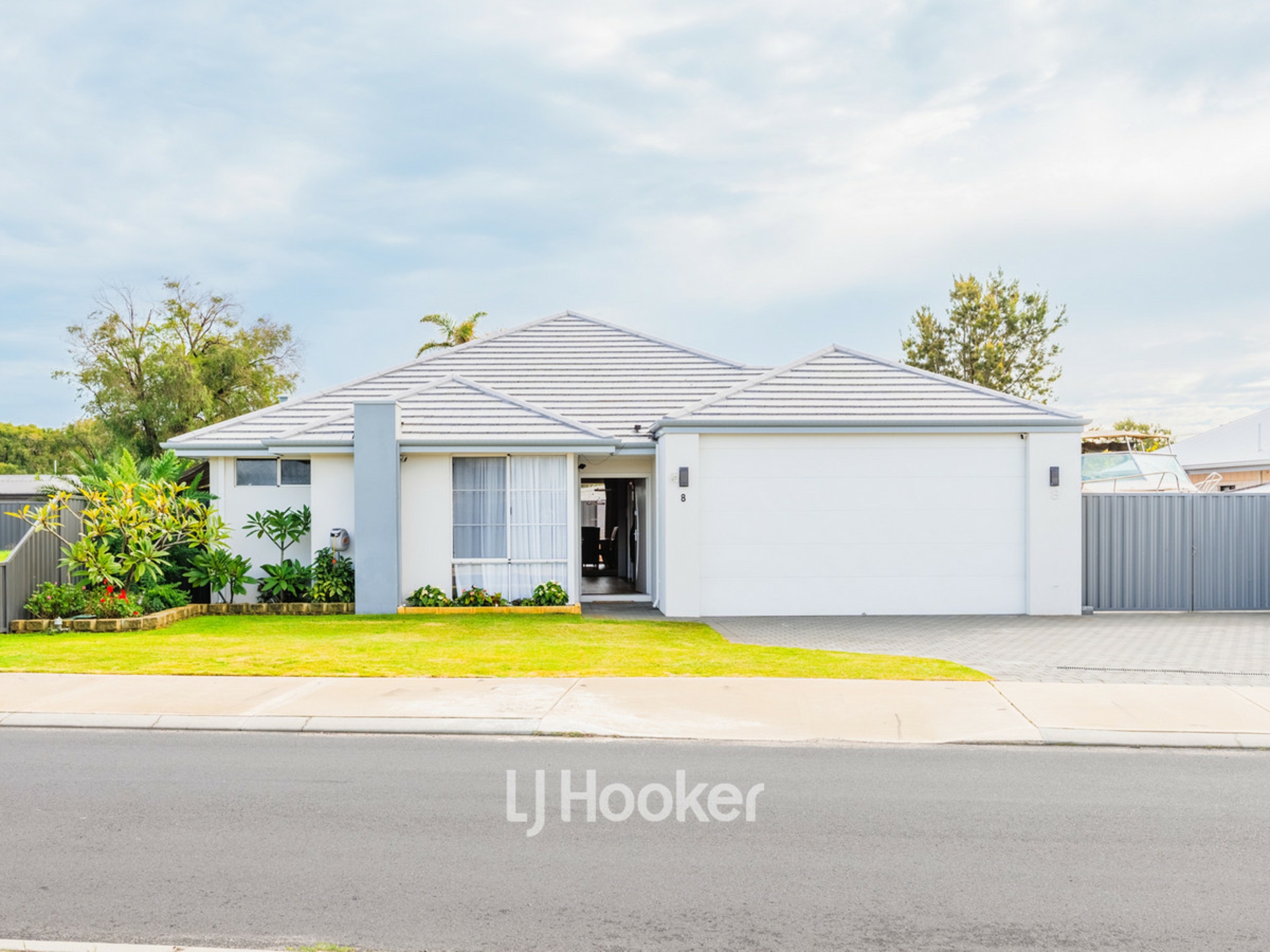 8 Henry Willmott Drive — photo from LJ Hooker Property South West WA