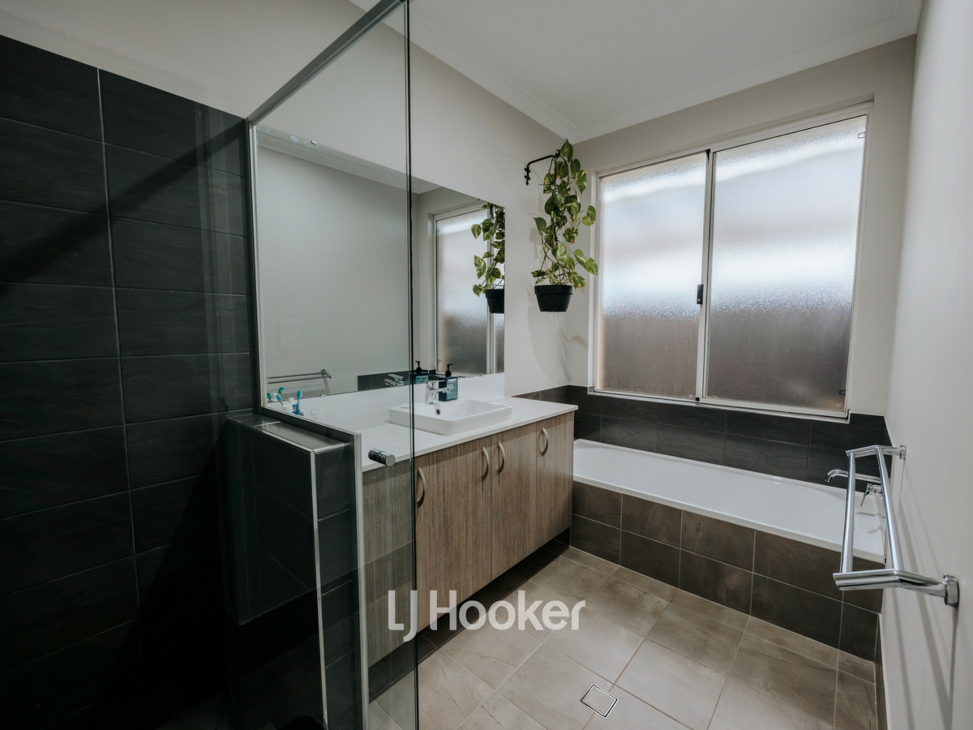 8 Henry Willmott Drive — photo 12 of 23