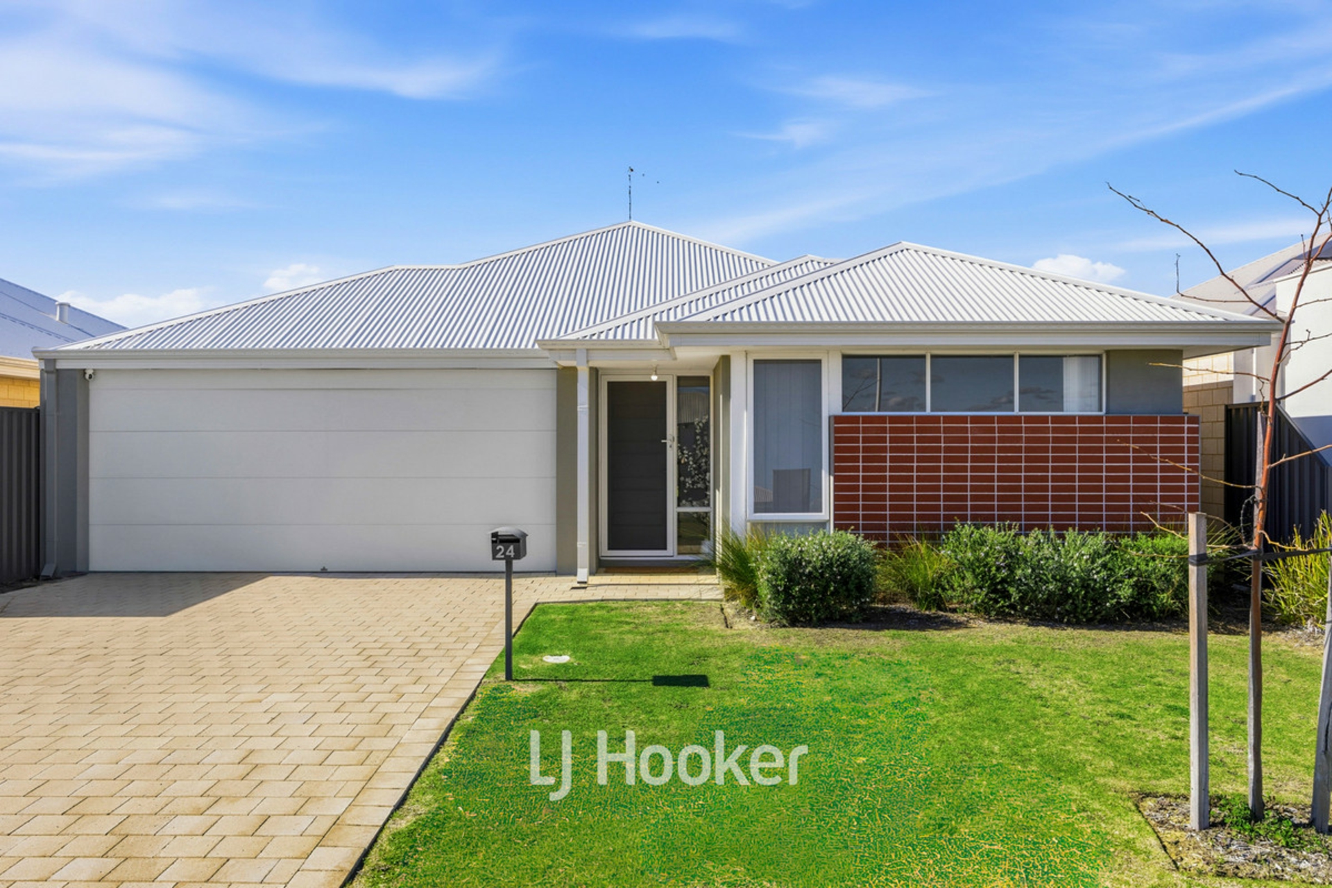 24 Kingfisher Road — photo 2 of 27