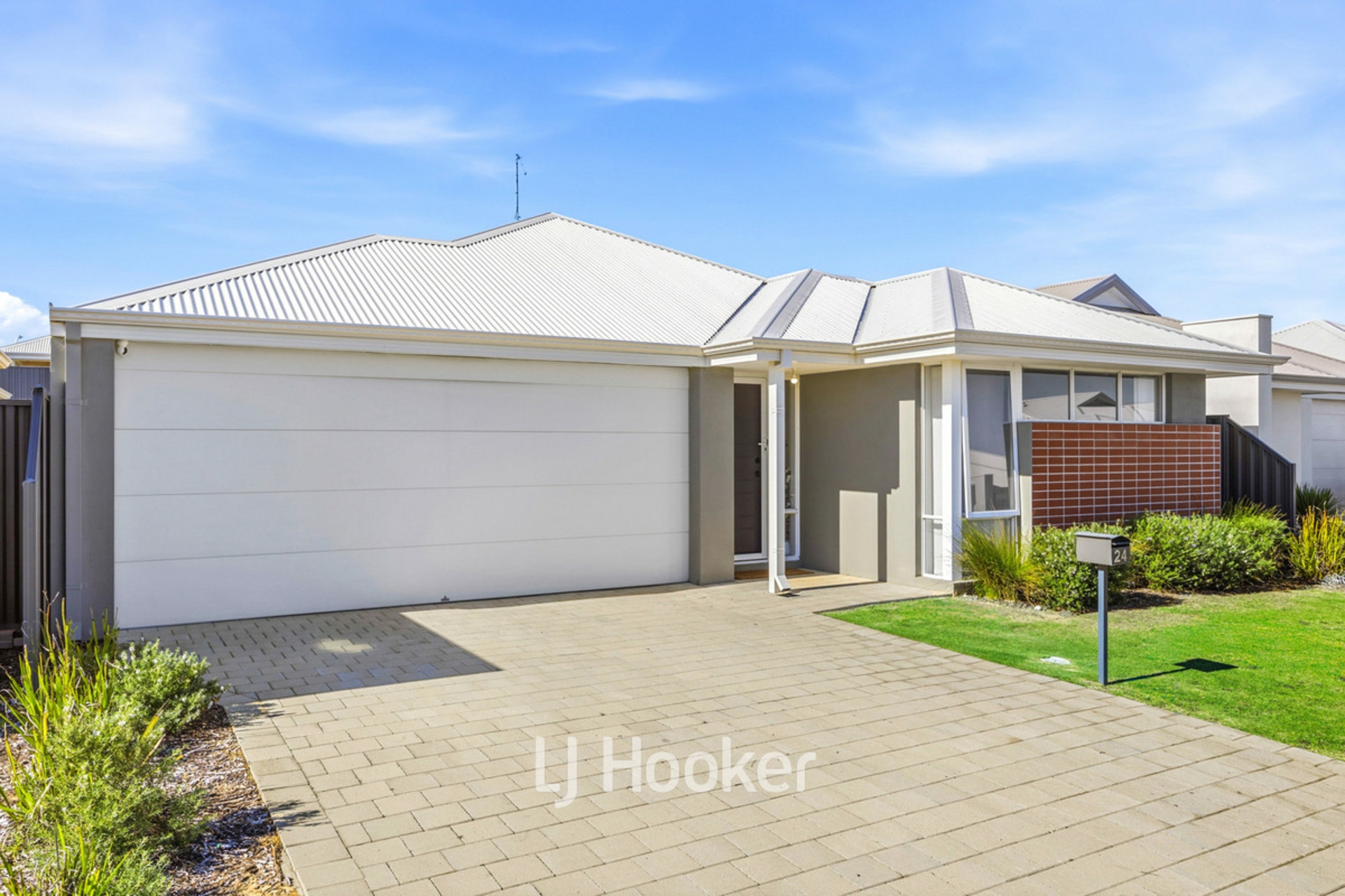 24 Kingfisher Road — photo 3 of 27
