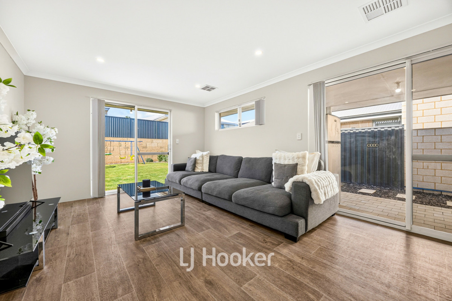24 Kingfisher Road — photo 4 of 27