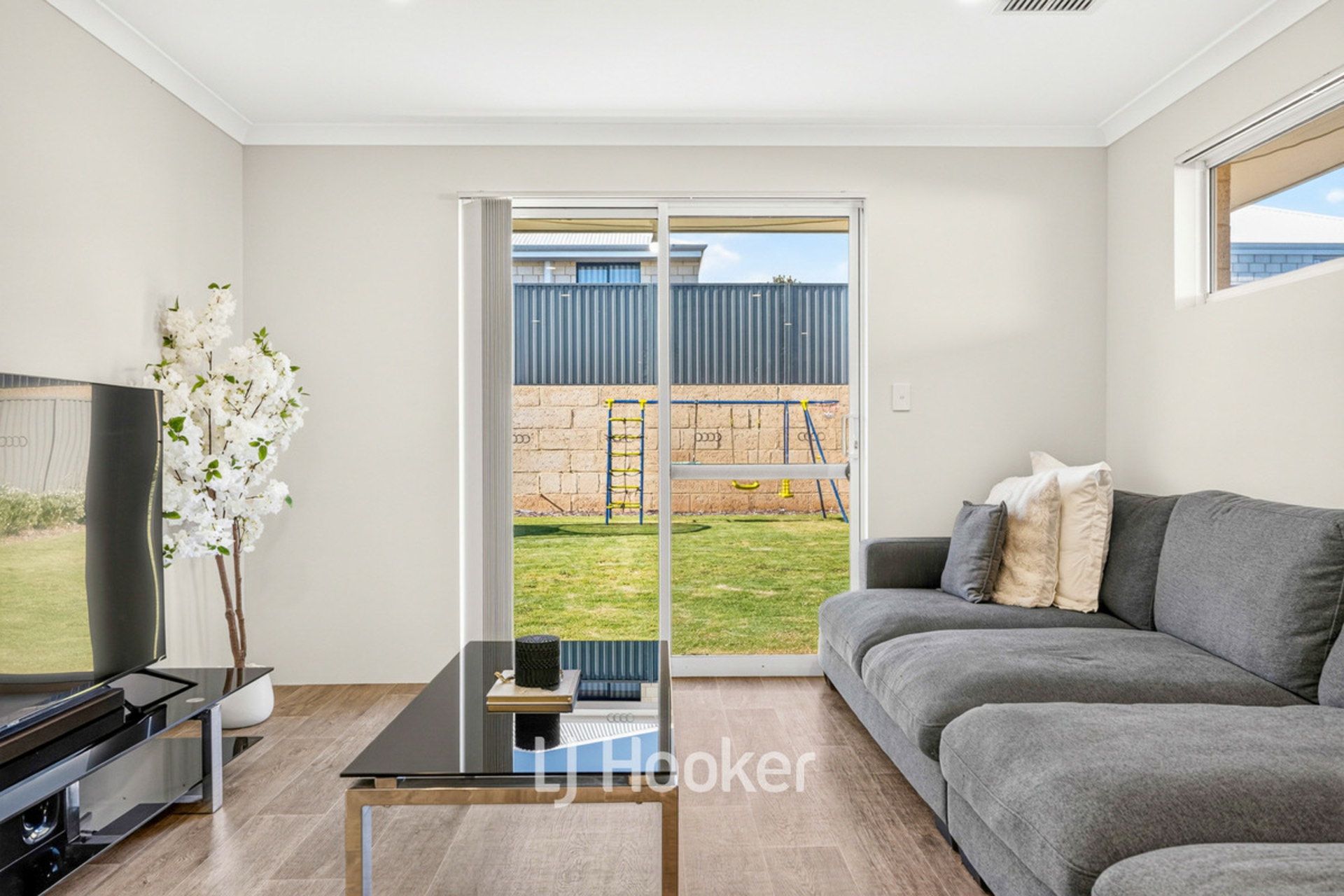 24 Kingfisher Road — photo 5 of 27