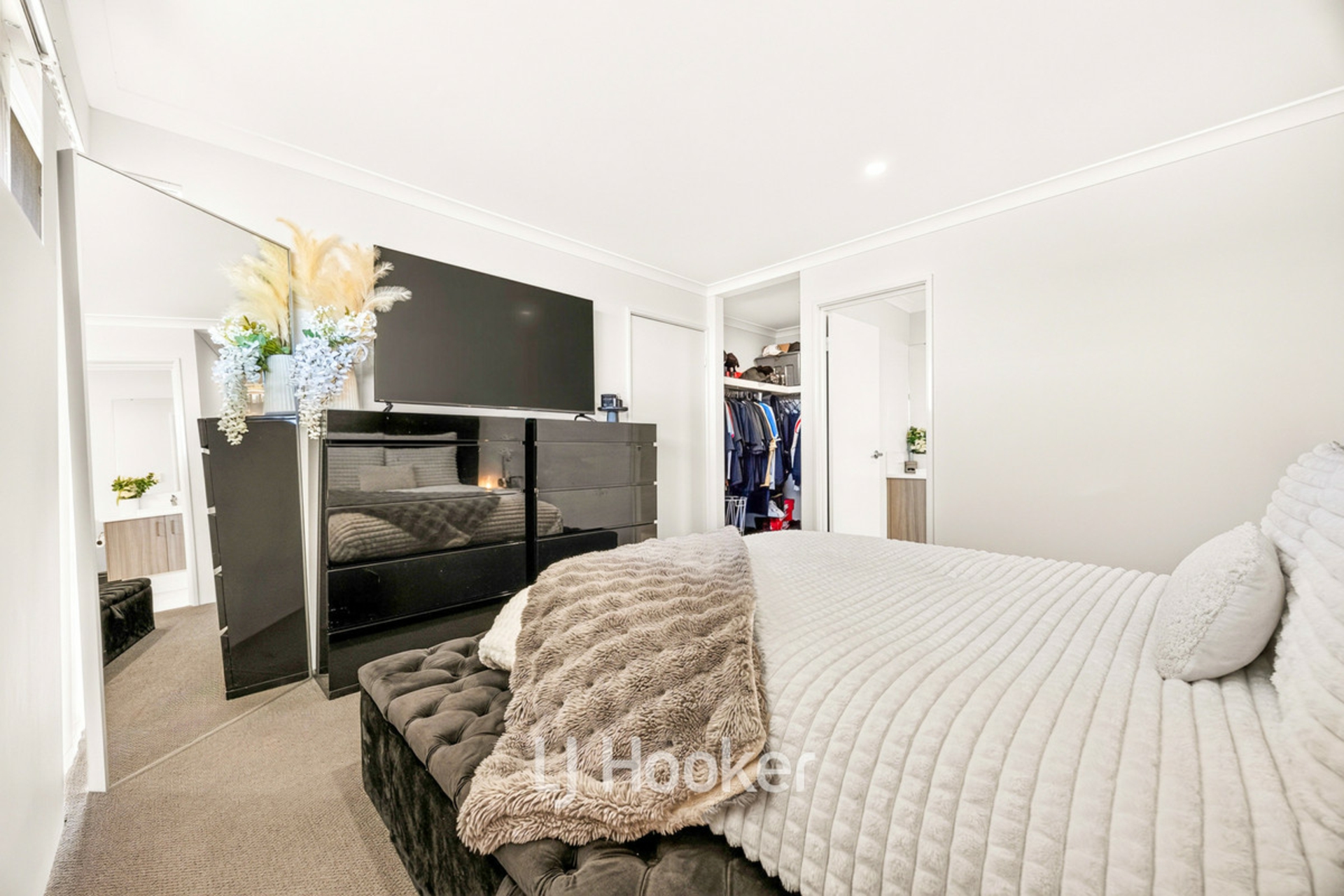 24 Kingfisher Road — photo 12 of 27