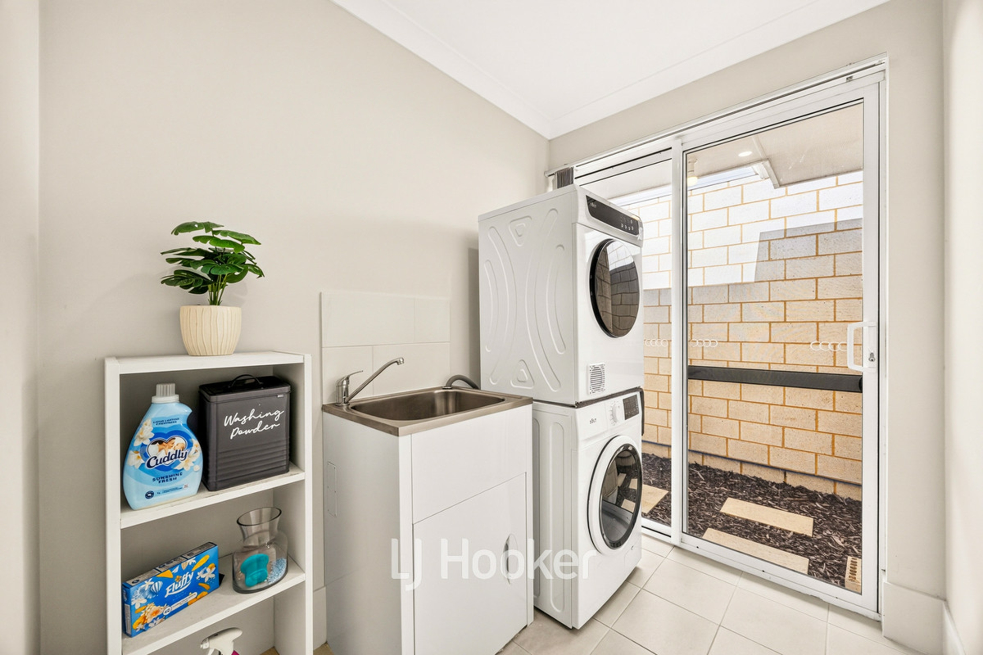 24 Kingfisher Road — photo 19 of 27