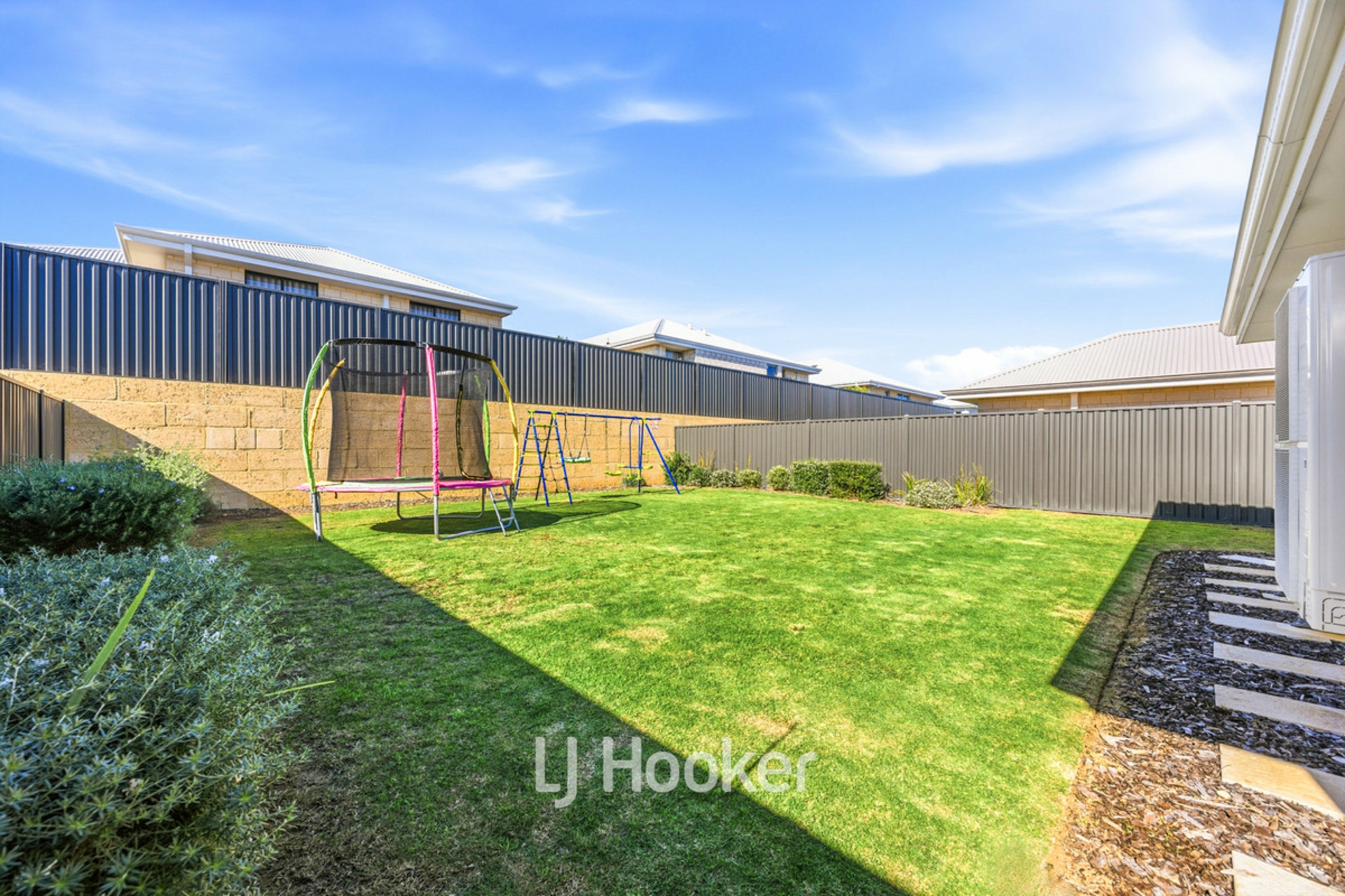 24 Kingfisher Road — photo 21 of 27