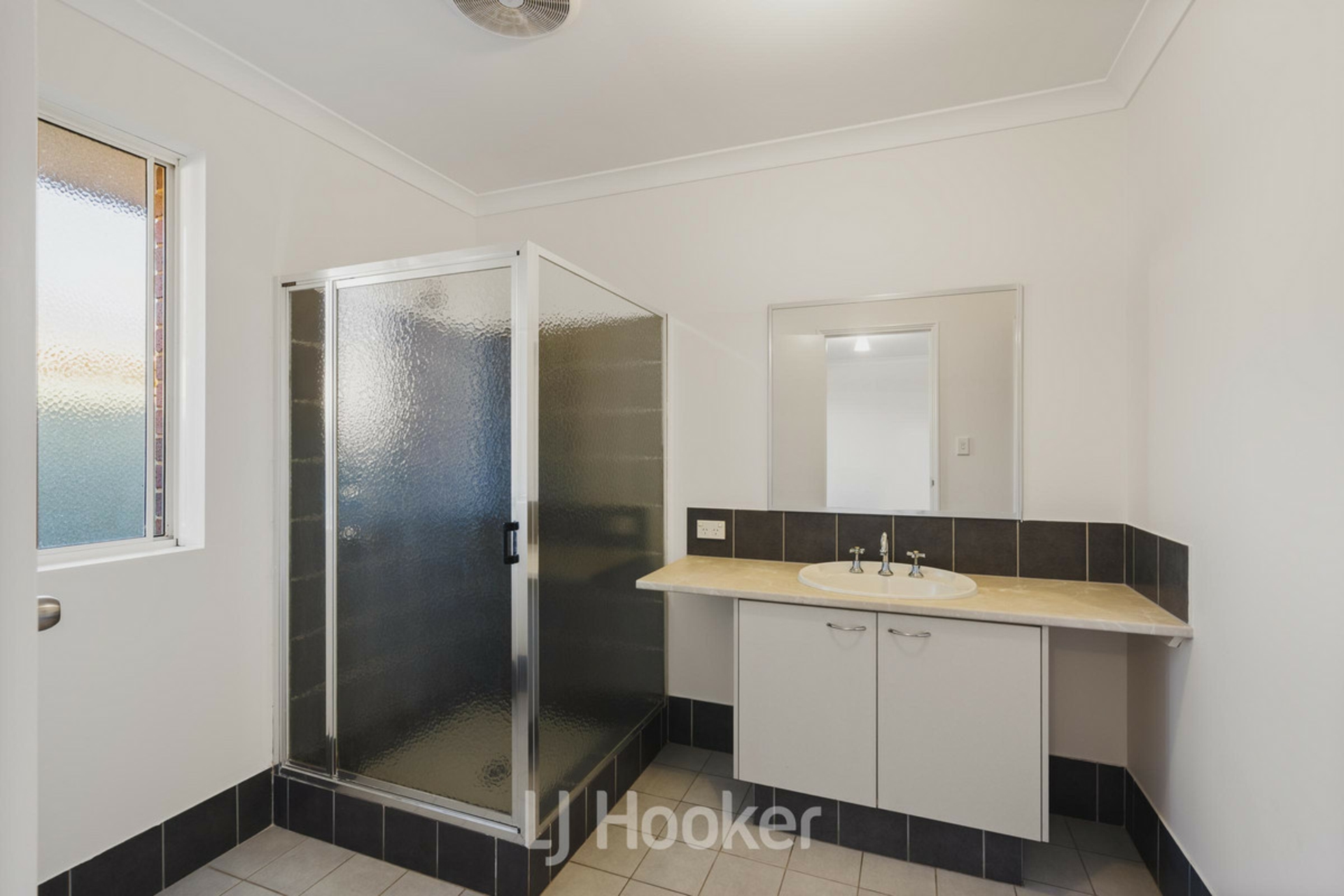 12 Egan Crescent — photo 4 of 25