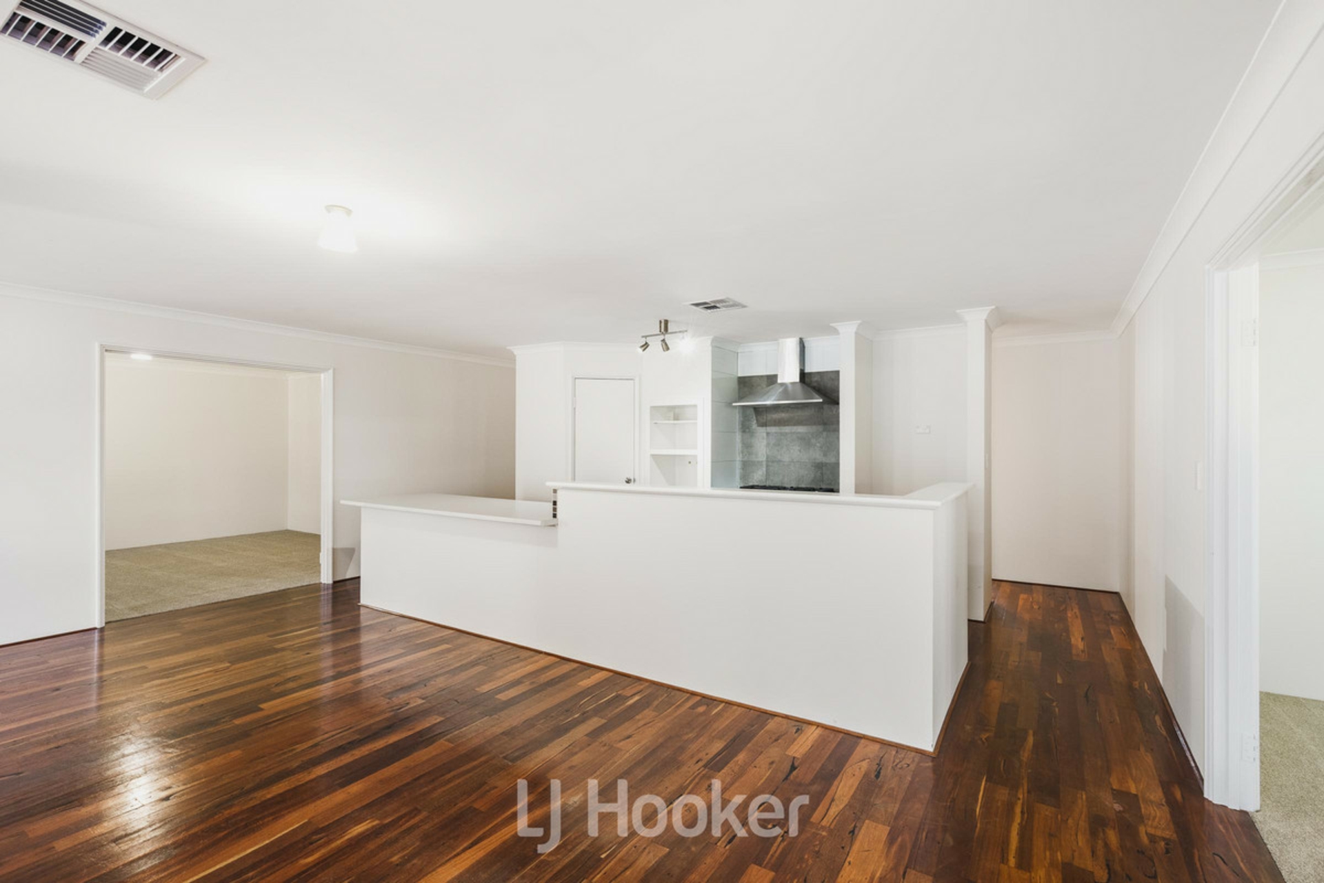 12 Egan Crescent — photo 8 of 25