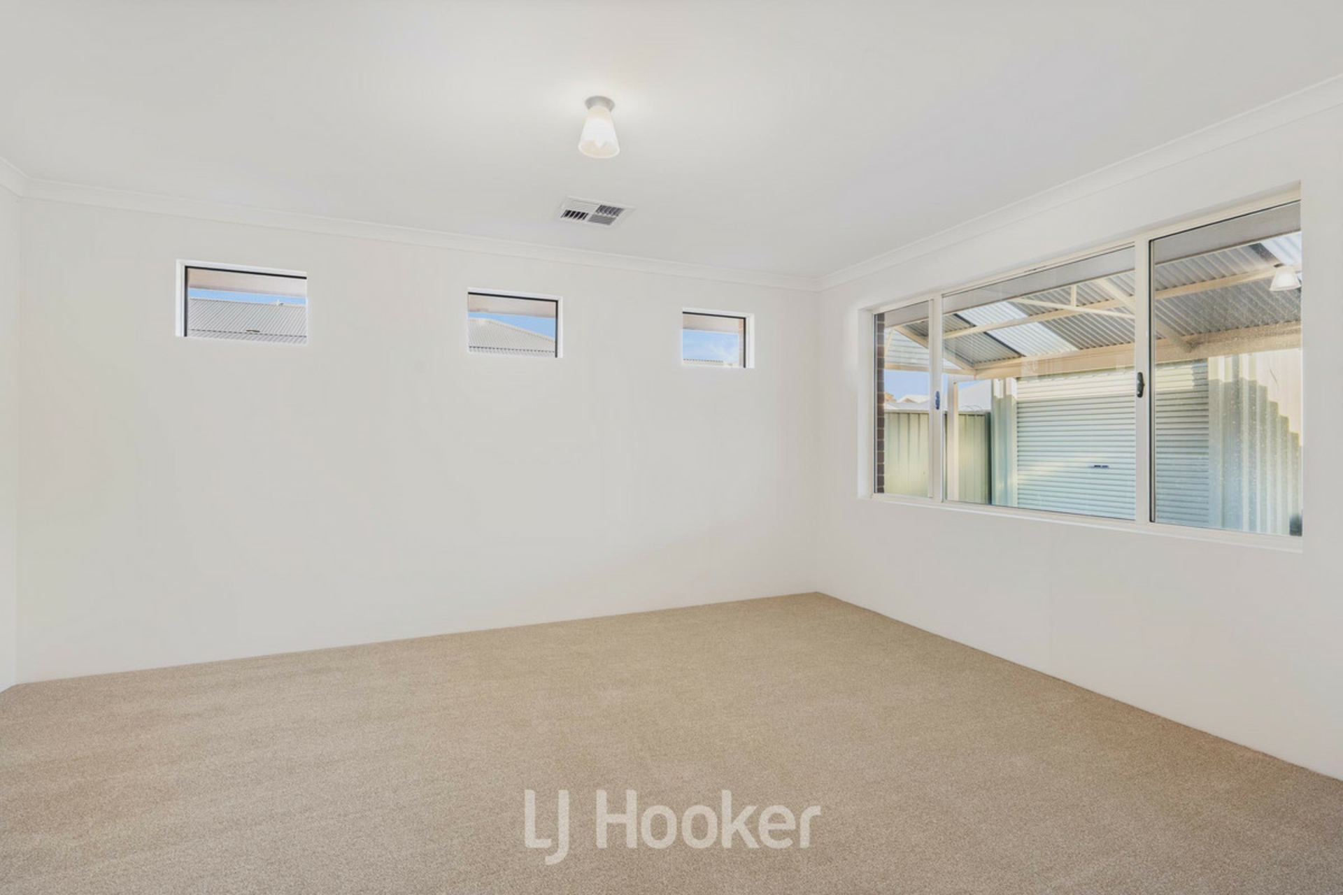 12 Egan Crescent — photo 11 of 25