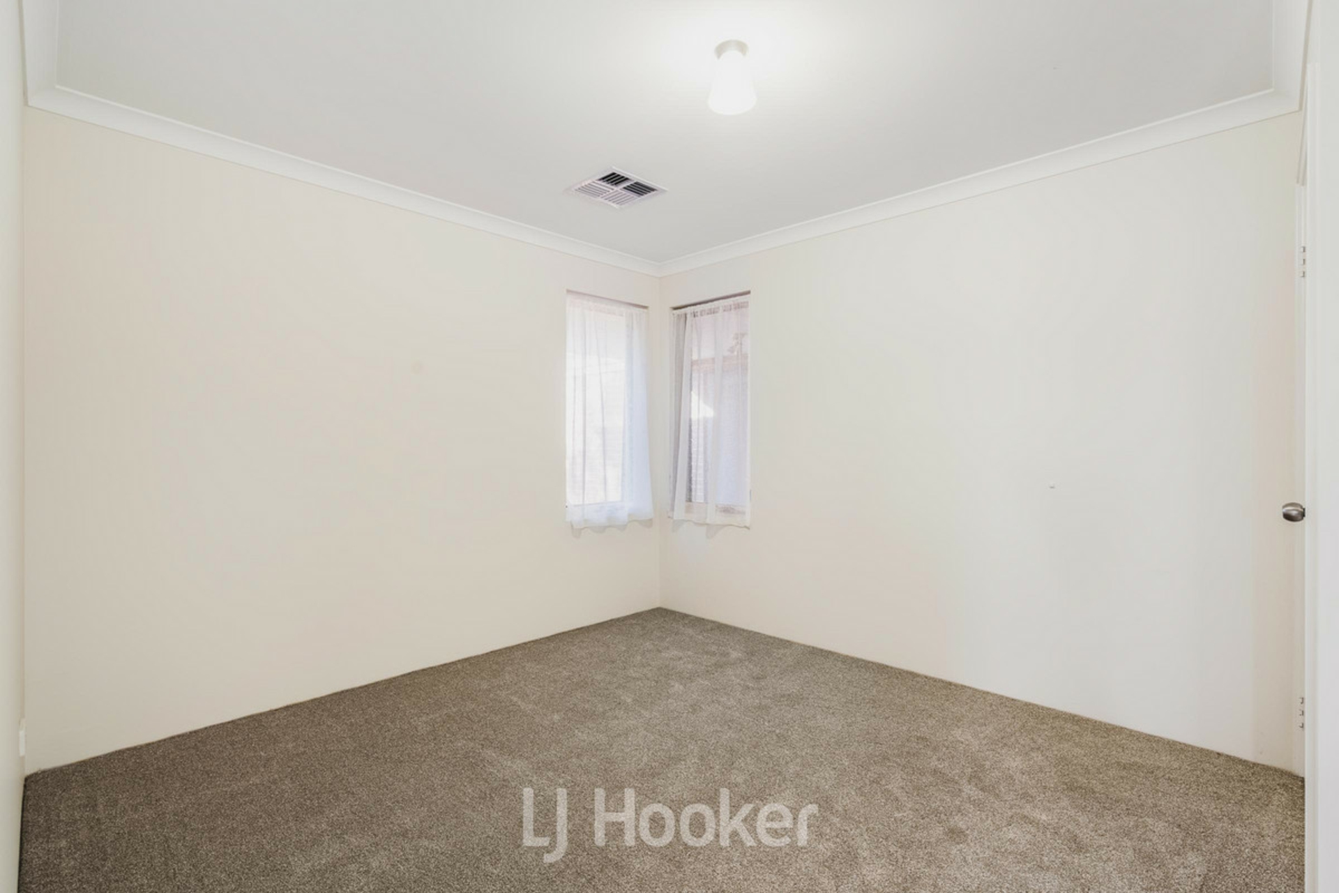 12 Egan Crescent — photo 14 of 25