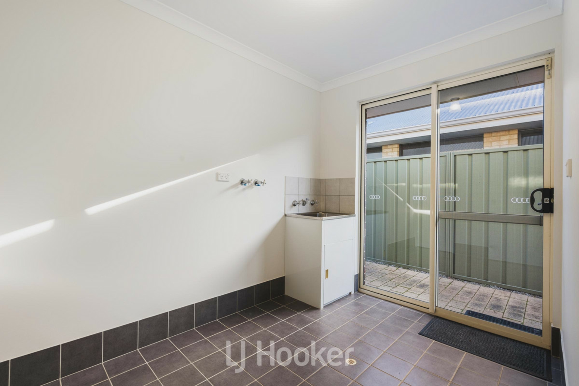 12 Egan Crescent — photo 16 of 25