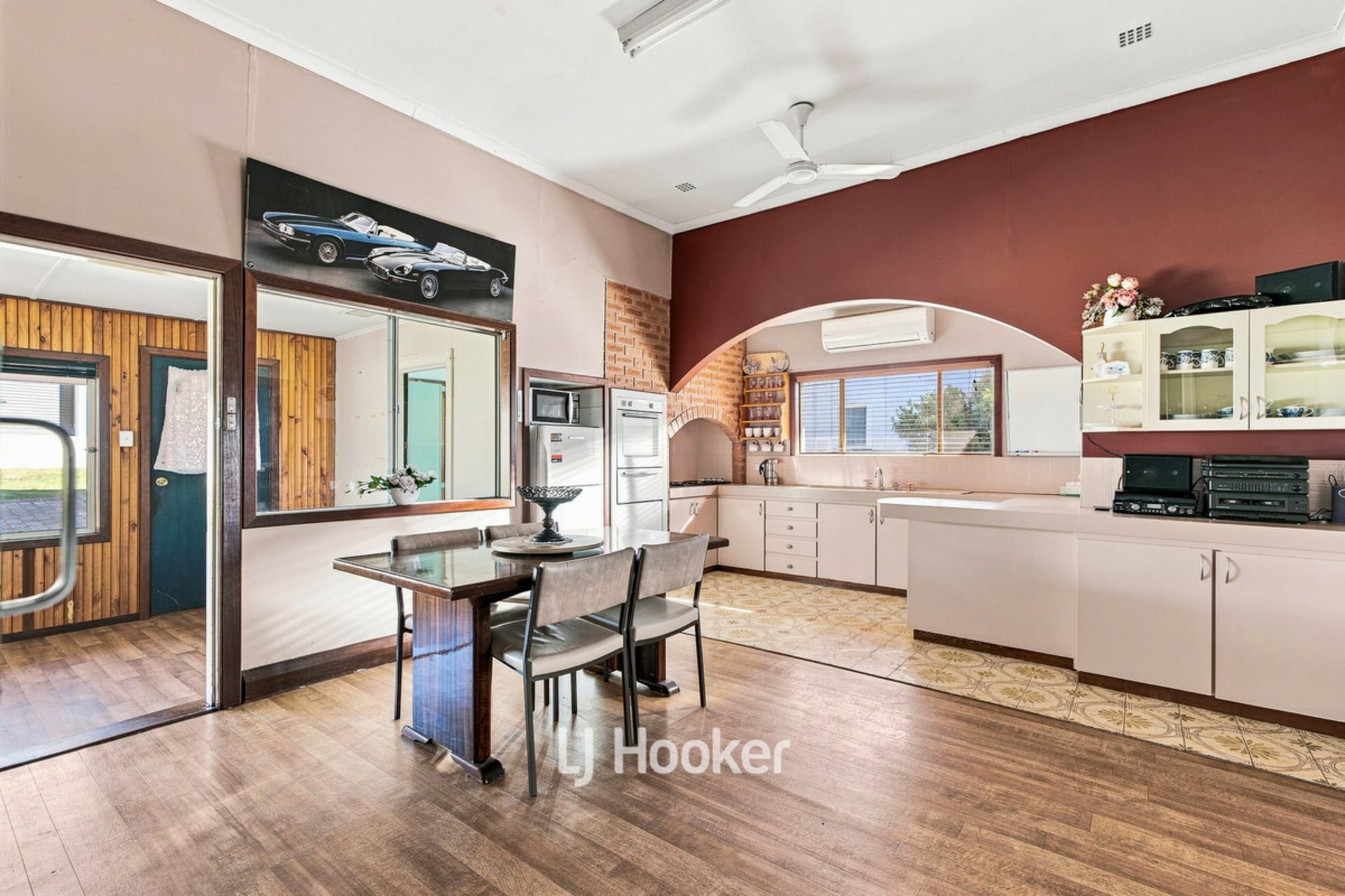 165 Throssell Street — photo 8 of 30