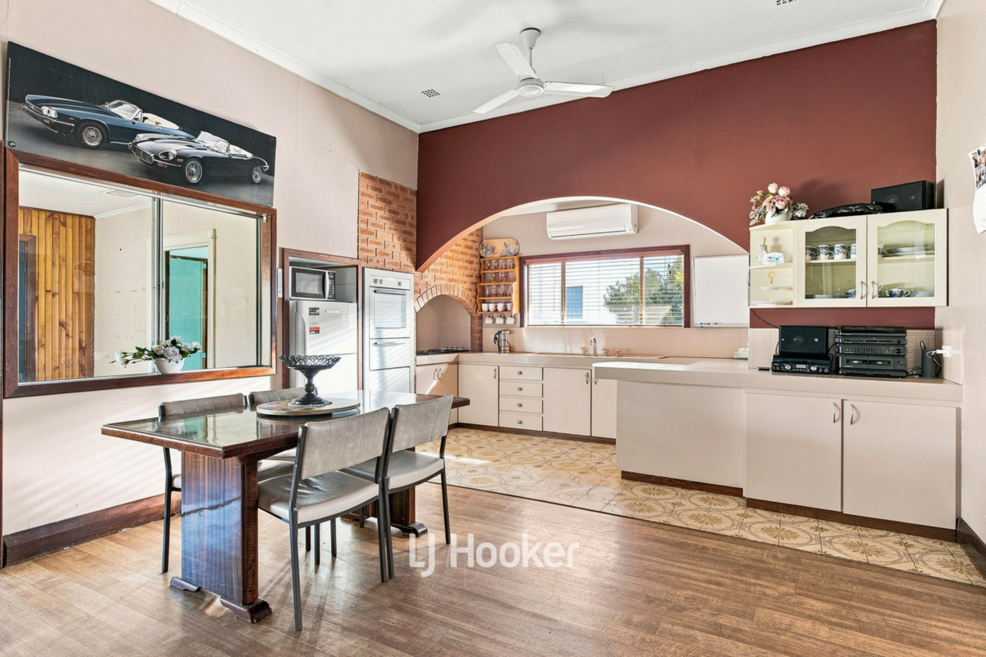 165 Throssell Street — photo 10 of 30