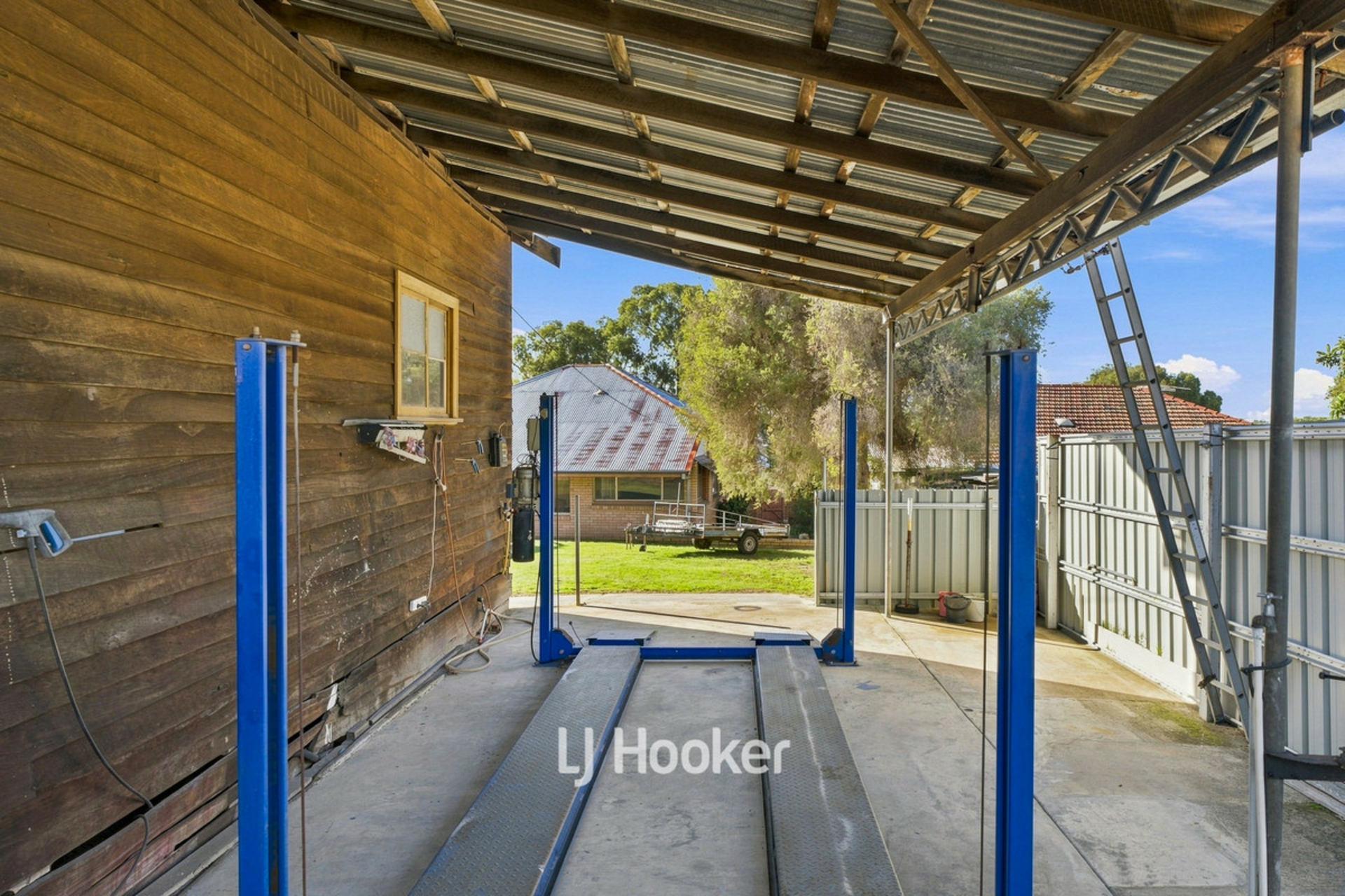 165 Throssell Street — photo 28 of 30