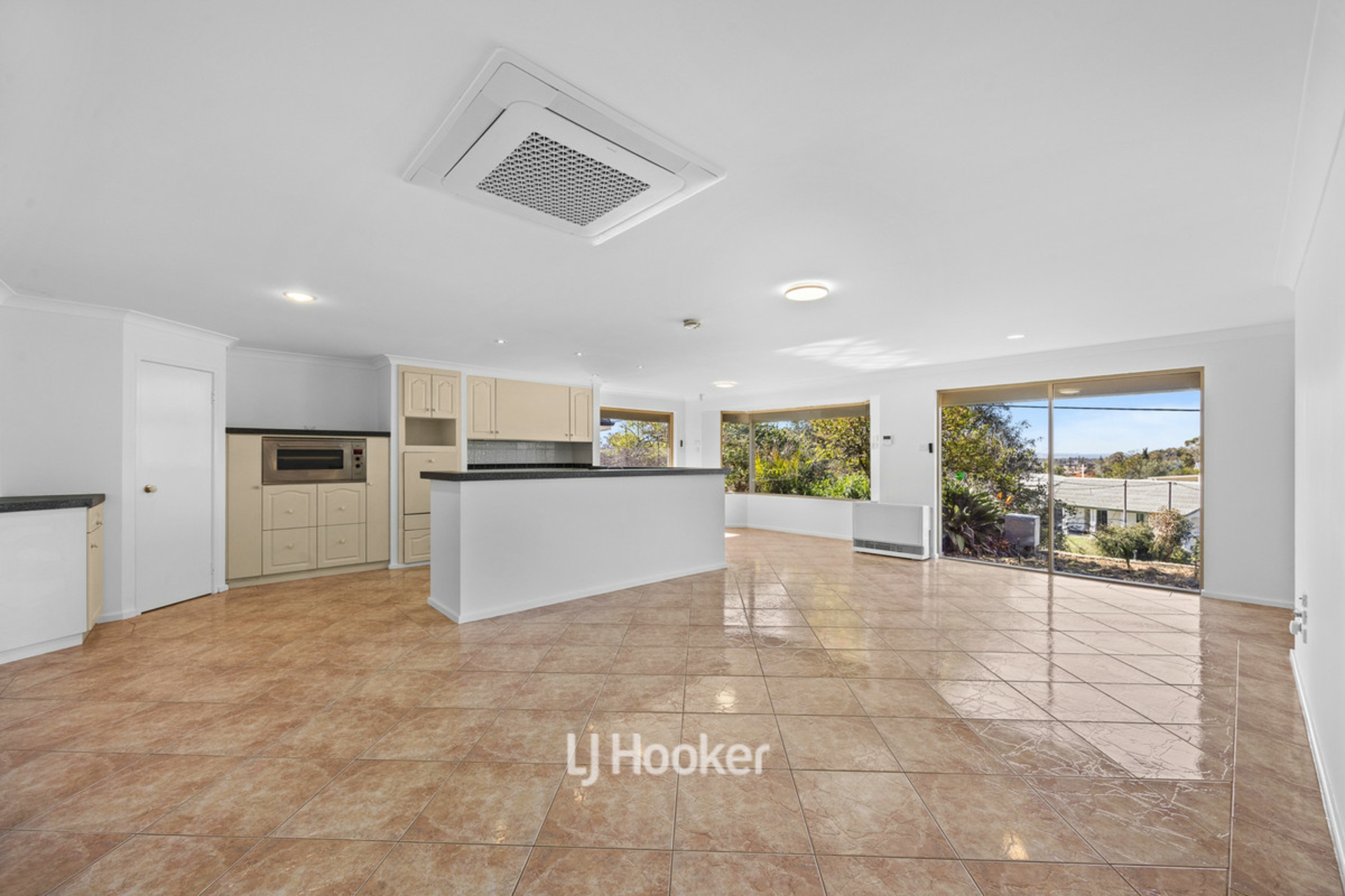 3 Stanbury Crescent — photo 5 of 30