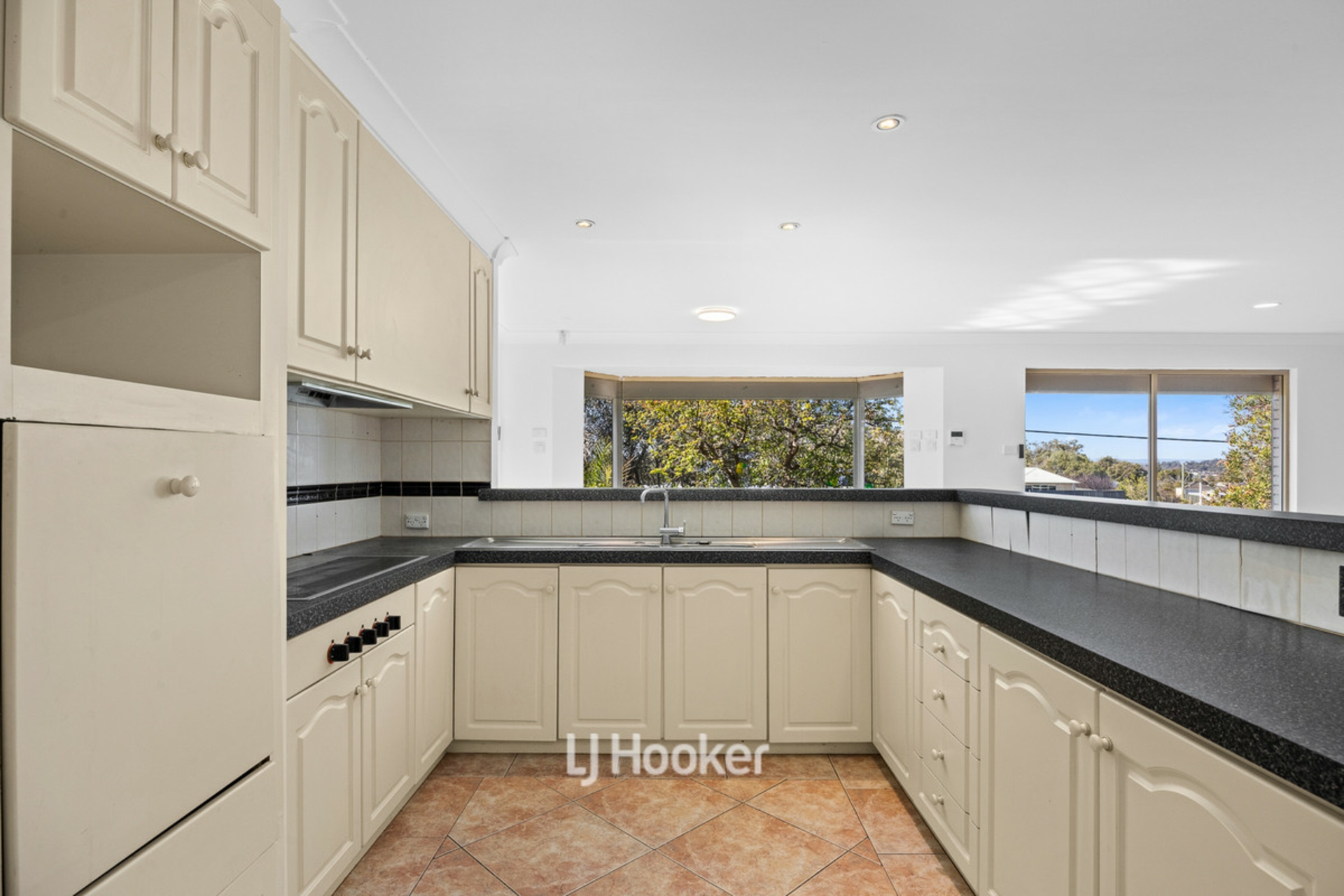 3 Stanbury Crescent — photo 7 of 30