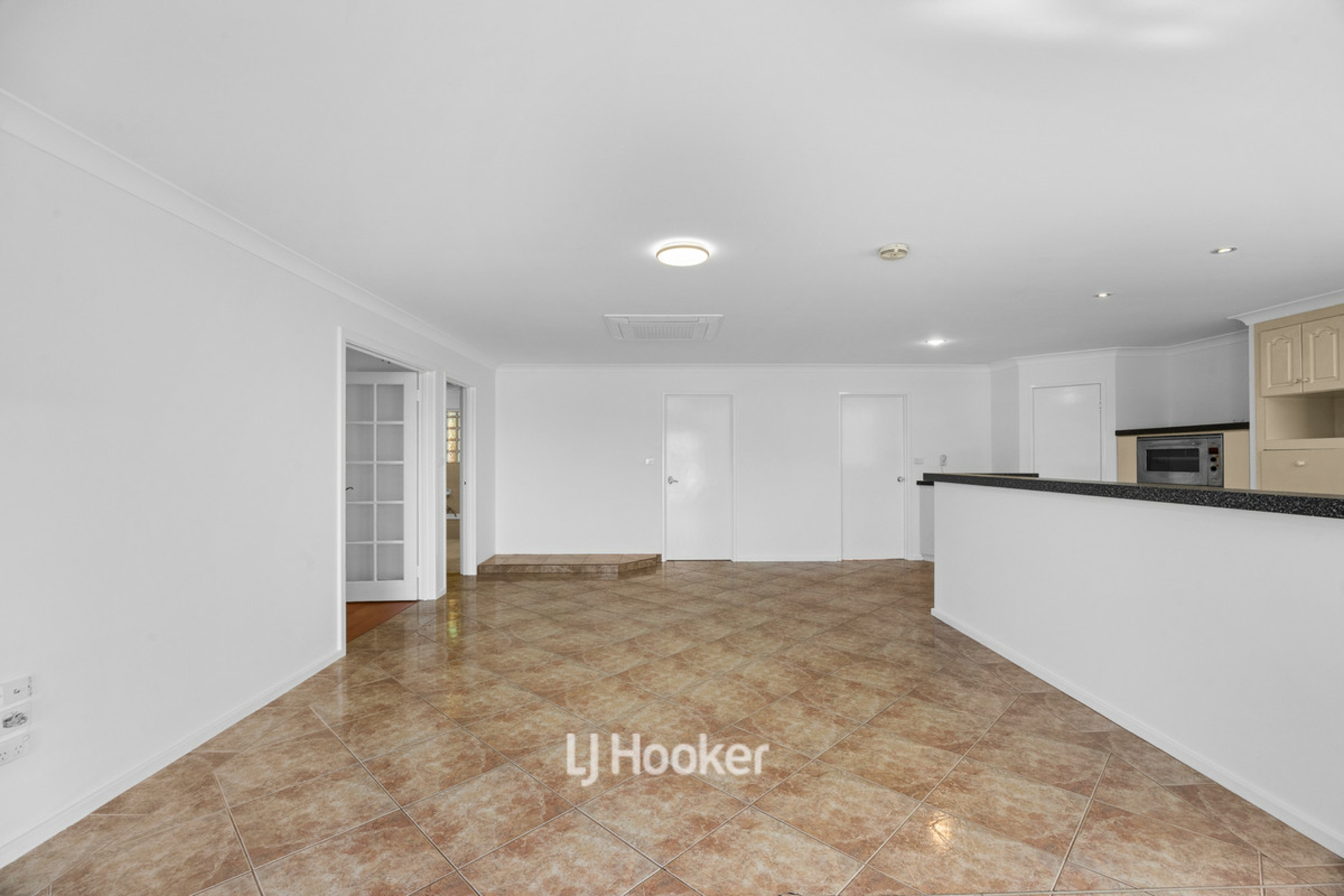 3 Stanbury Crescent — photo 9 of 30