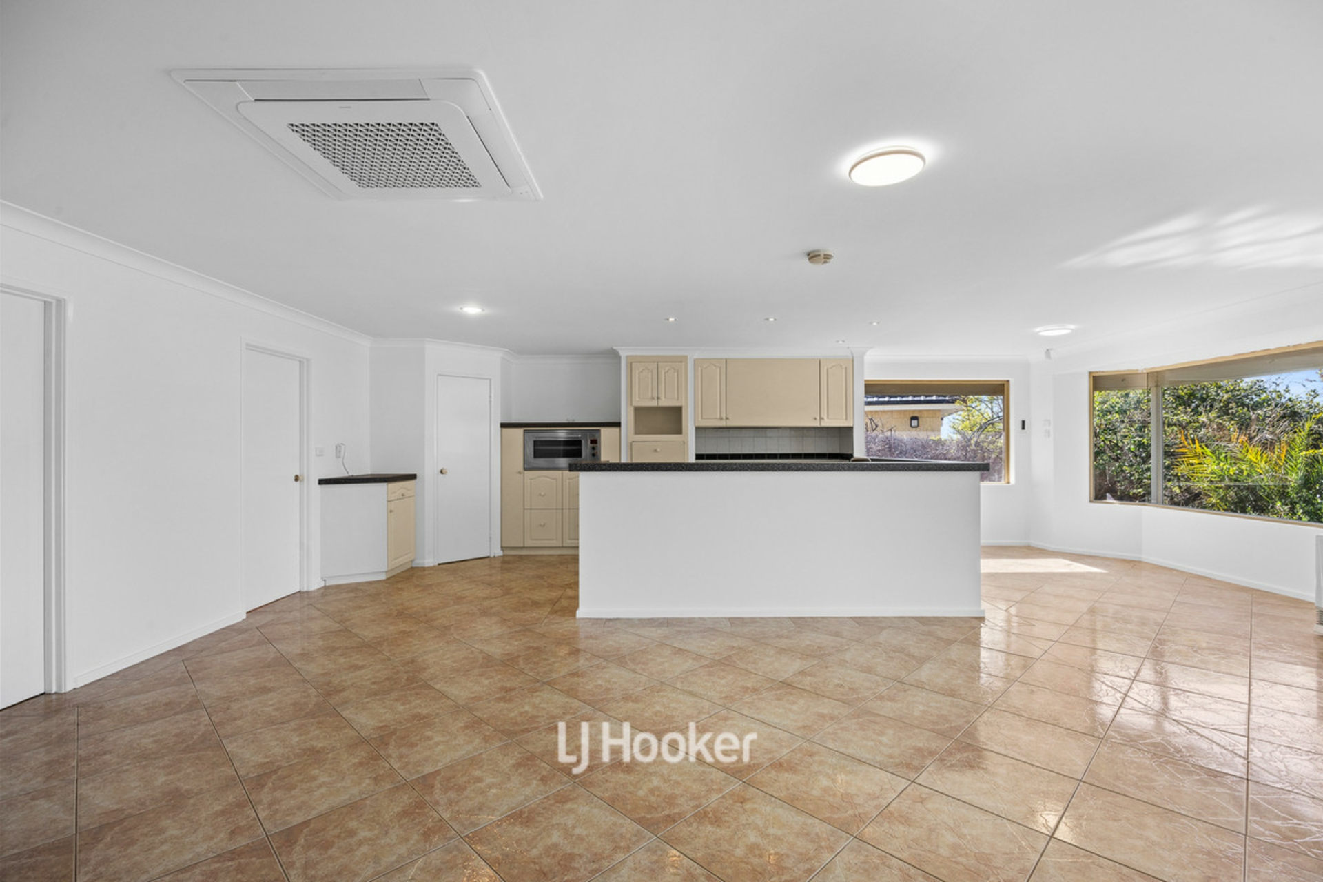 3 Stanbury Crescent — photo 10 of 30
