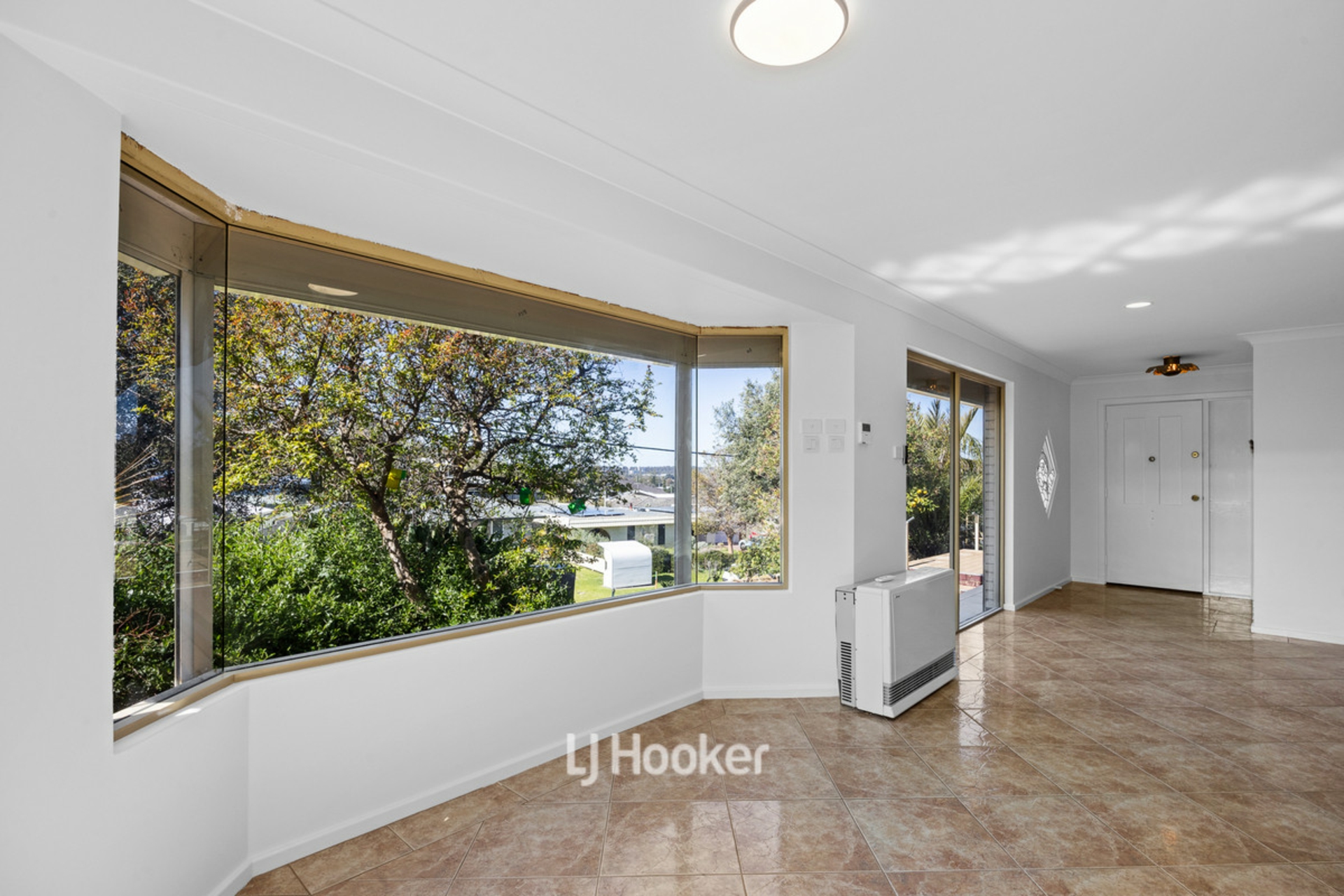 3 Stanbury Crescent — photo 12 of 30