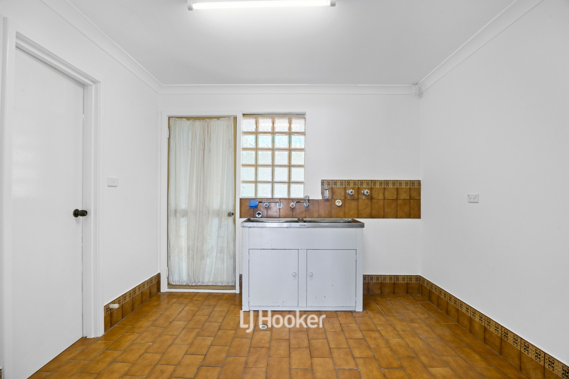 3 Stanbury Crescent — photo 23 of 30