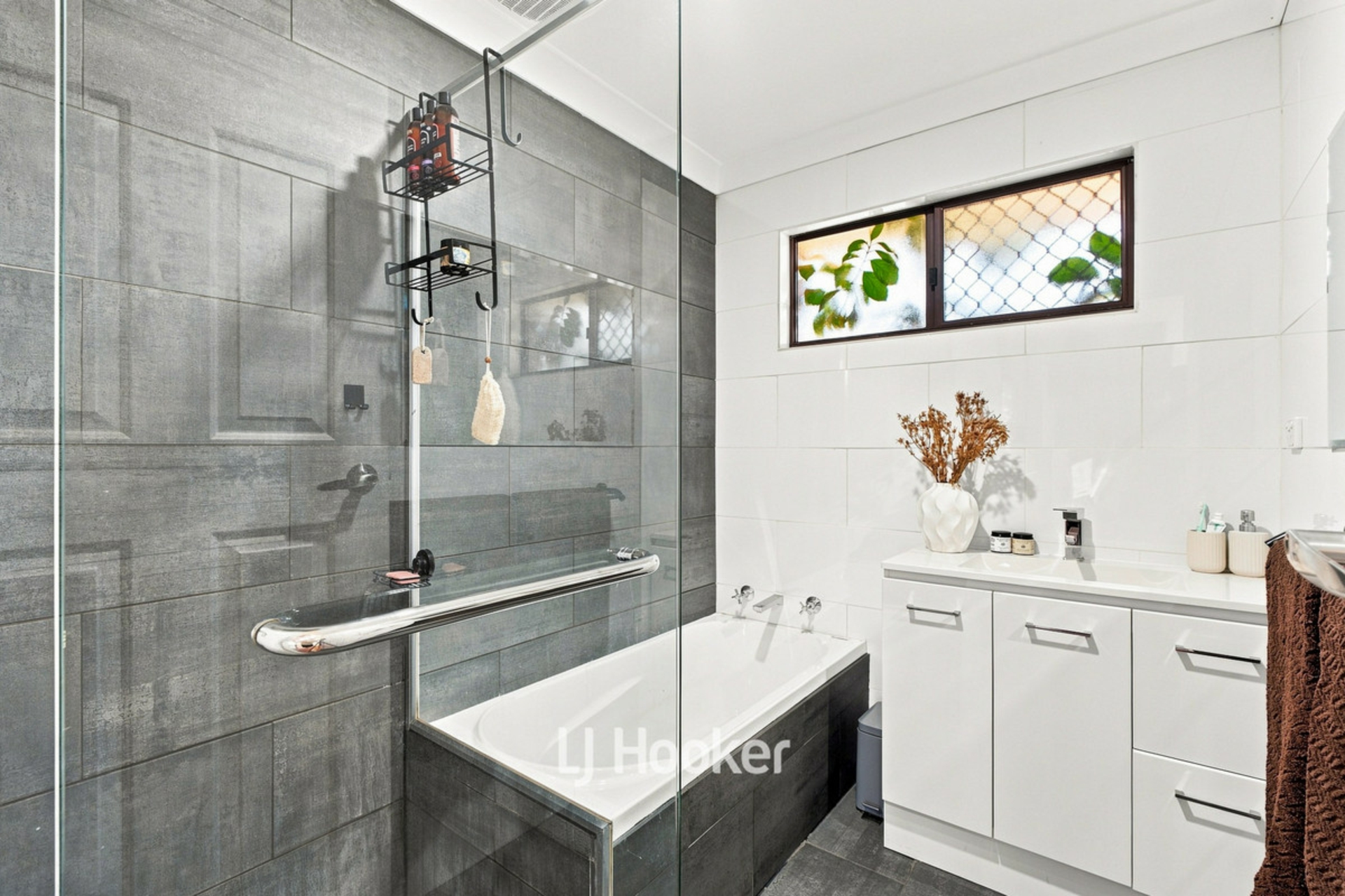 86 Swanstone Street — photo 3 of 30