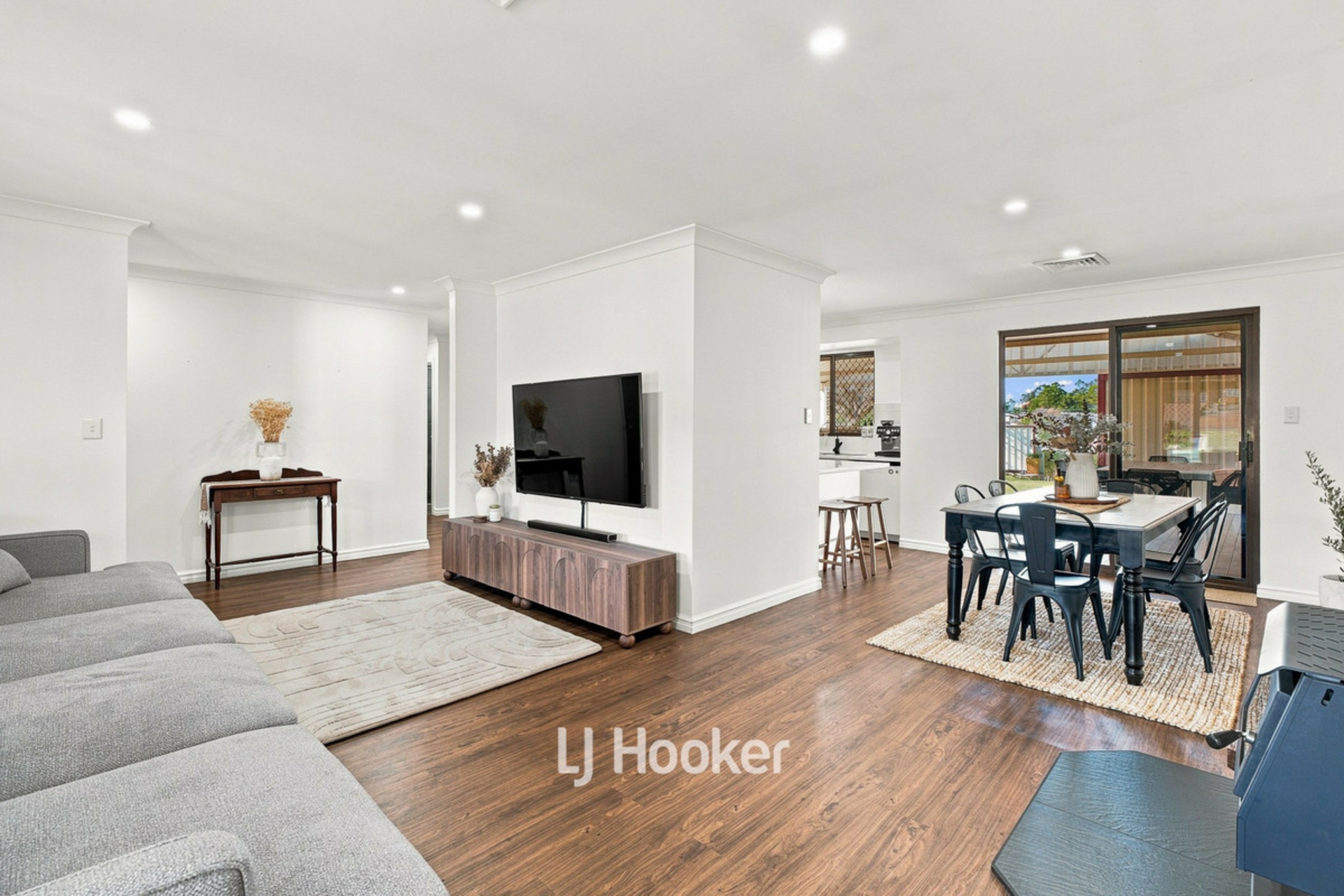 86 Swanstone Street — photo 6 of 30